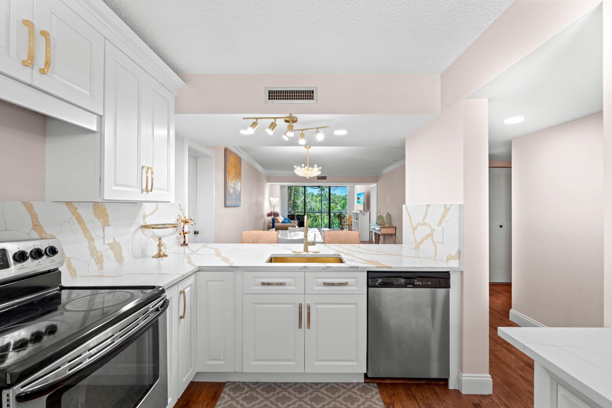 Whitehall Condo At Camino