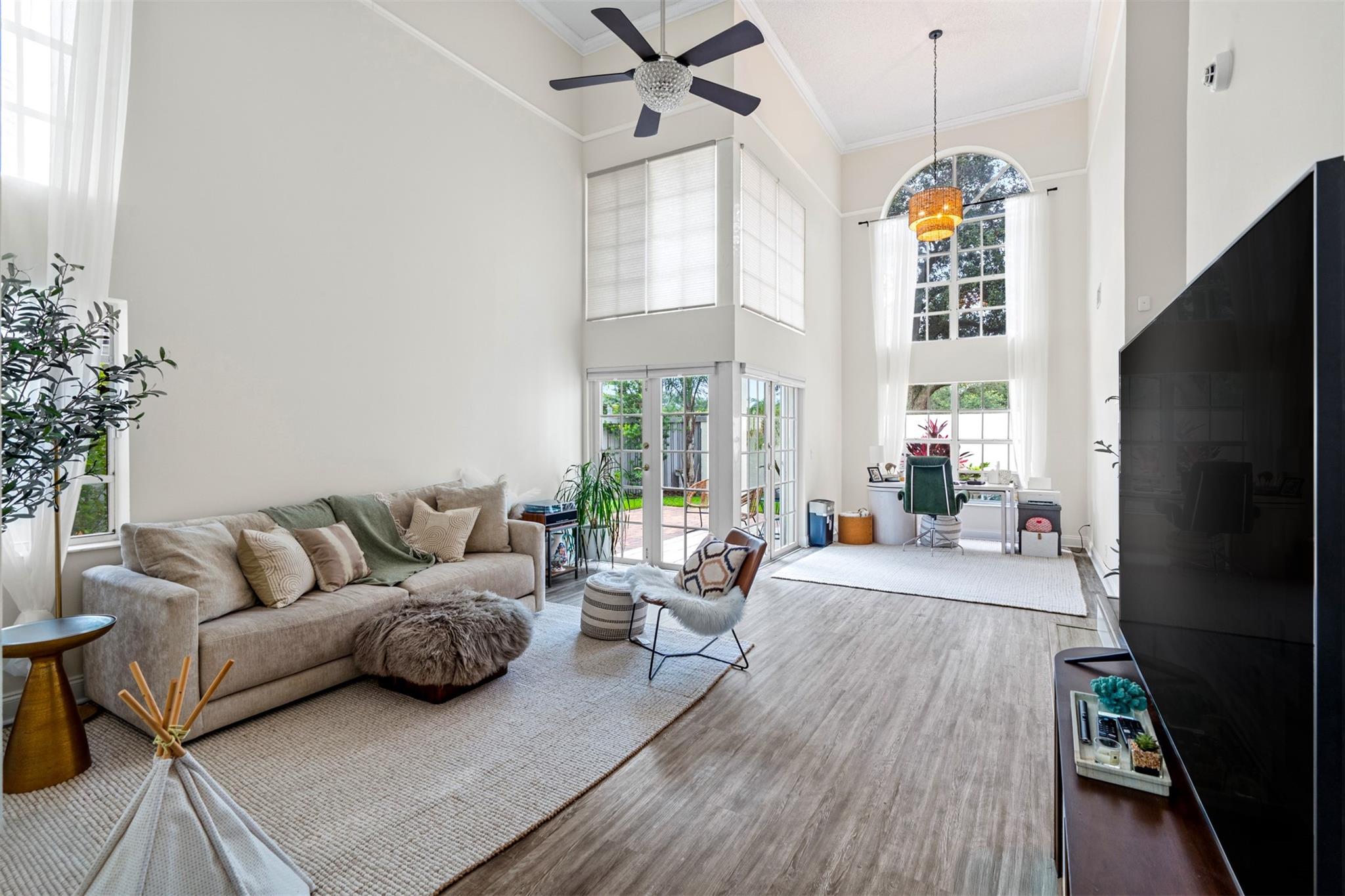 Image to showcase the property located at 8 Governors Ct