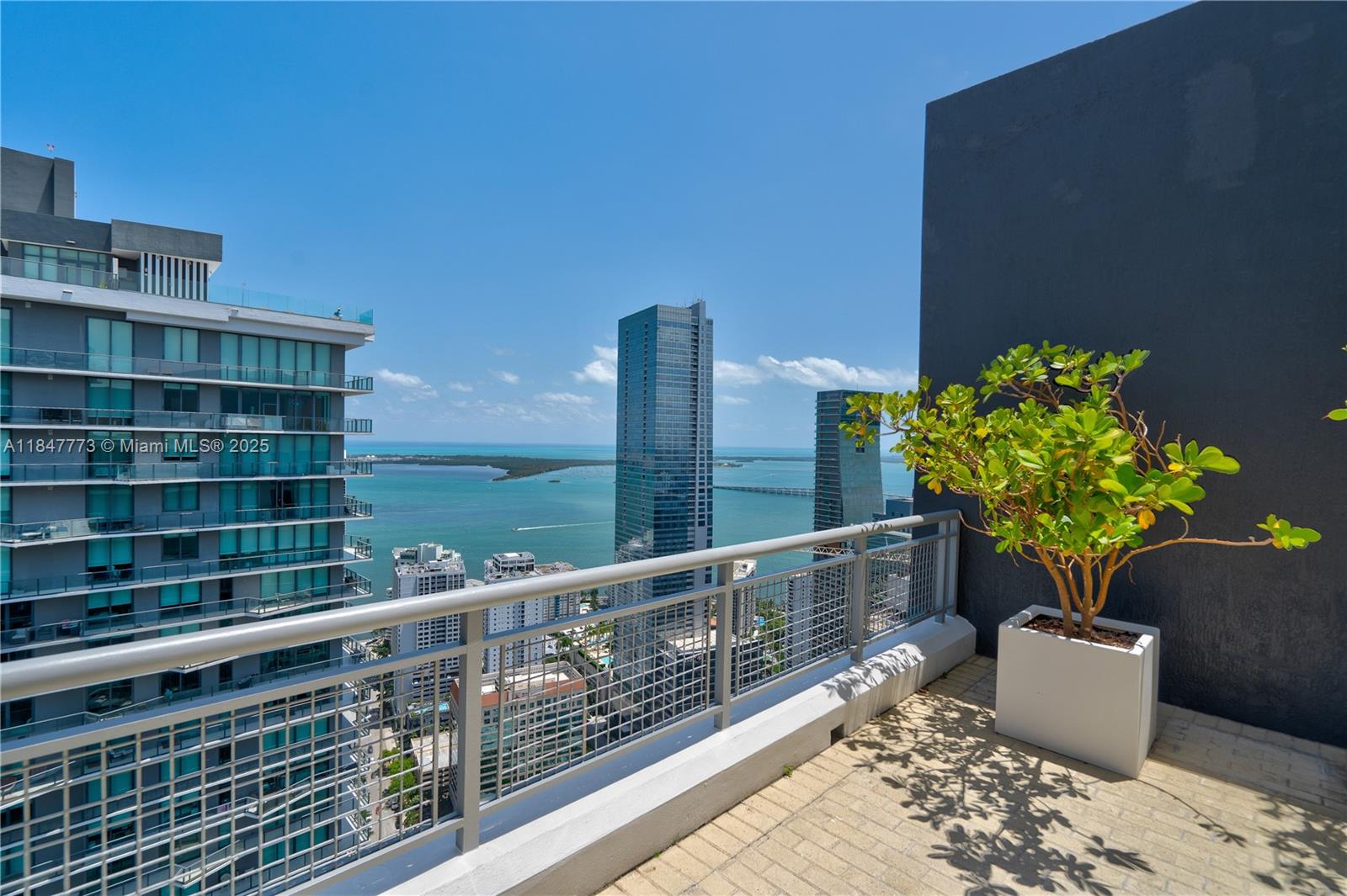 60 SW 13th St #4616, Miami FL 33130