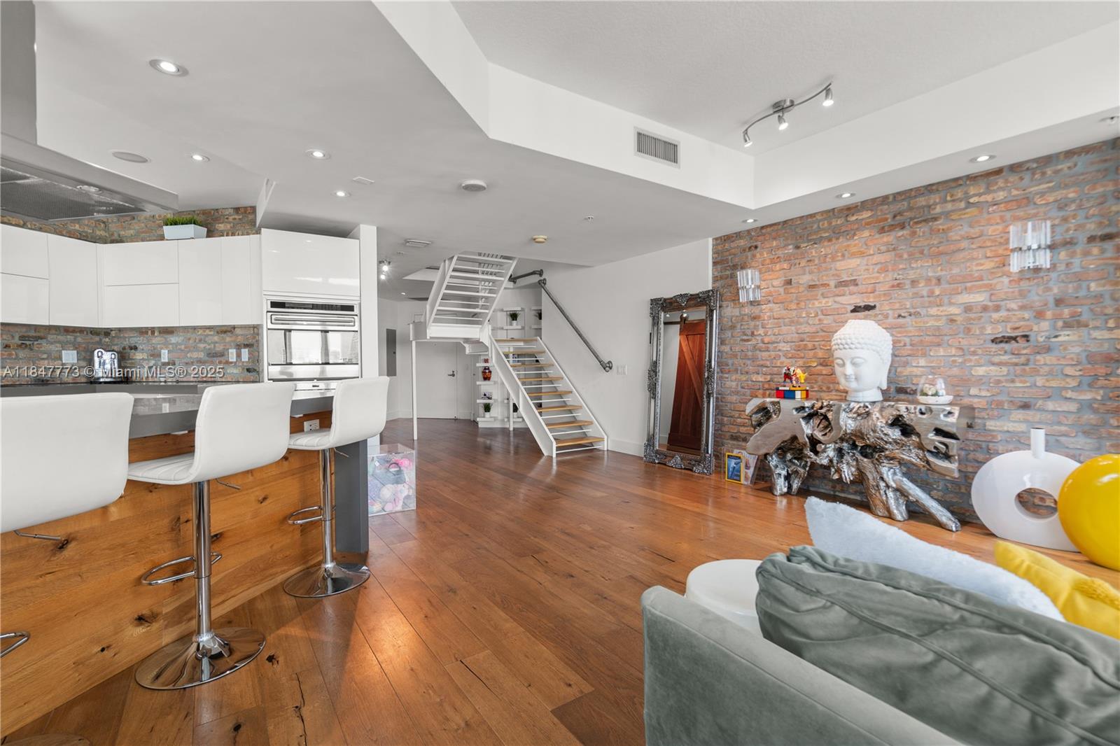 Property photo # 6