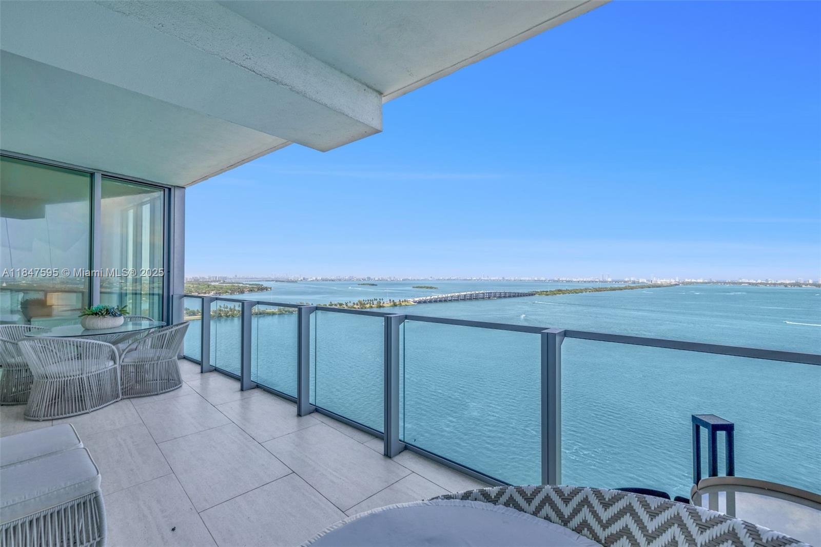 Apartamento à Venda em Miami, FL