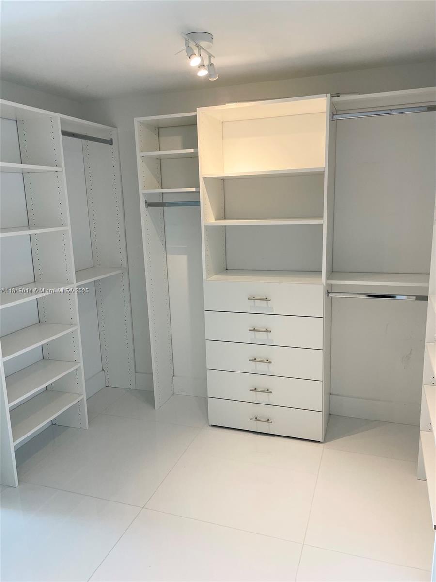 400 Sunny Isles Blvd #1002, Sunny Isles Beach FL 33160