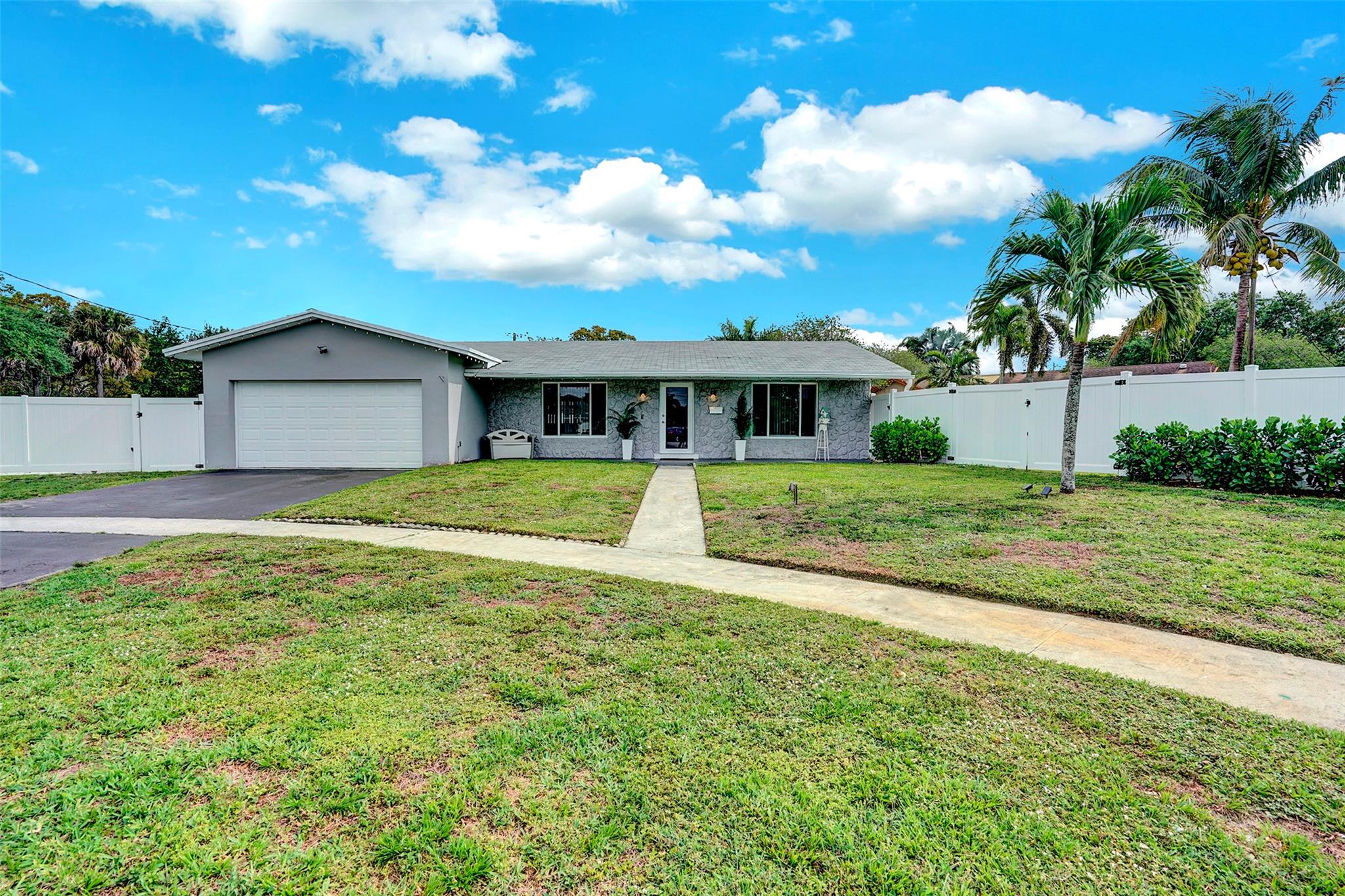 Photo of 1250 SW 59th Ter, Plantation, FL 33317