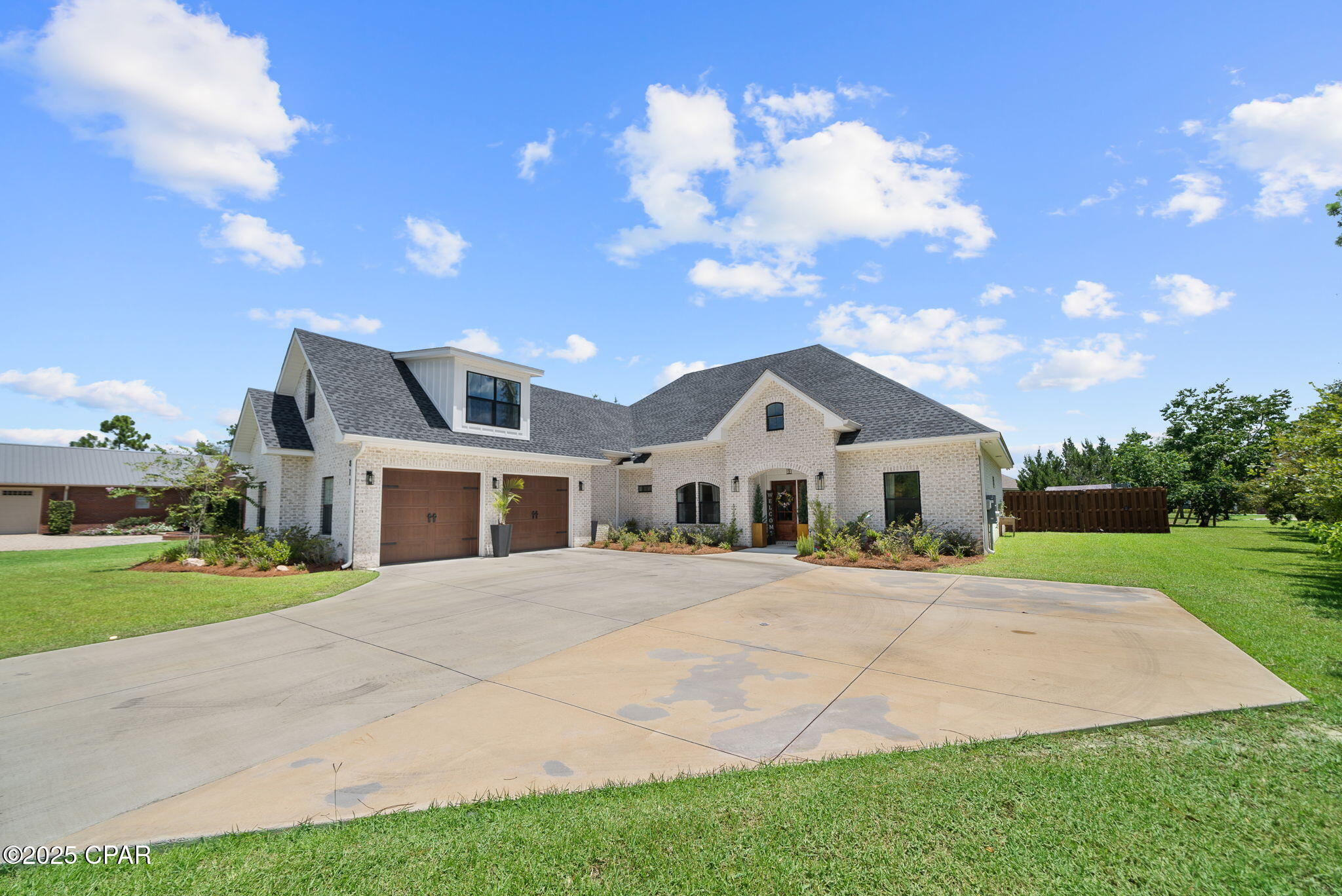 Image 4 For 811 College Oaks Lane