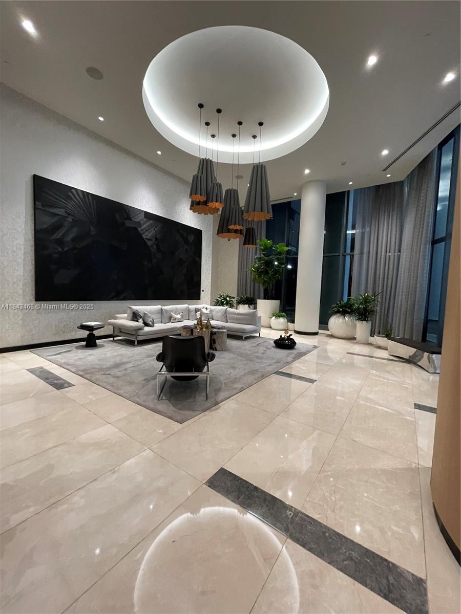 55 SW 9th St #3505, Miami FL 33130