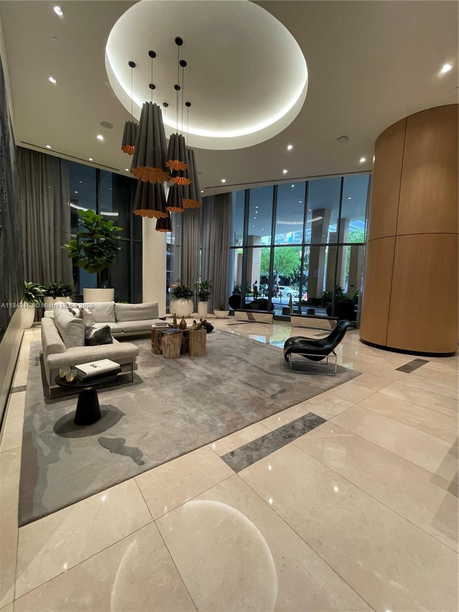 55 SW 9th St #3505, Miami FL 33130