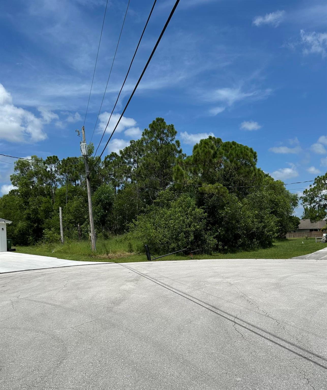 Homes for sale in Port St. Lucie, FL | 5501 Nw Dabney Court, Port St. Lucie, FL 34953 | MLS# R11111055