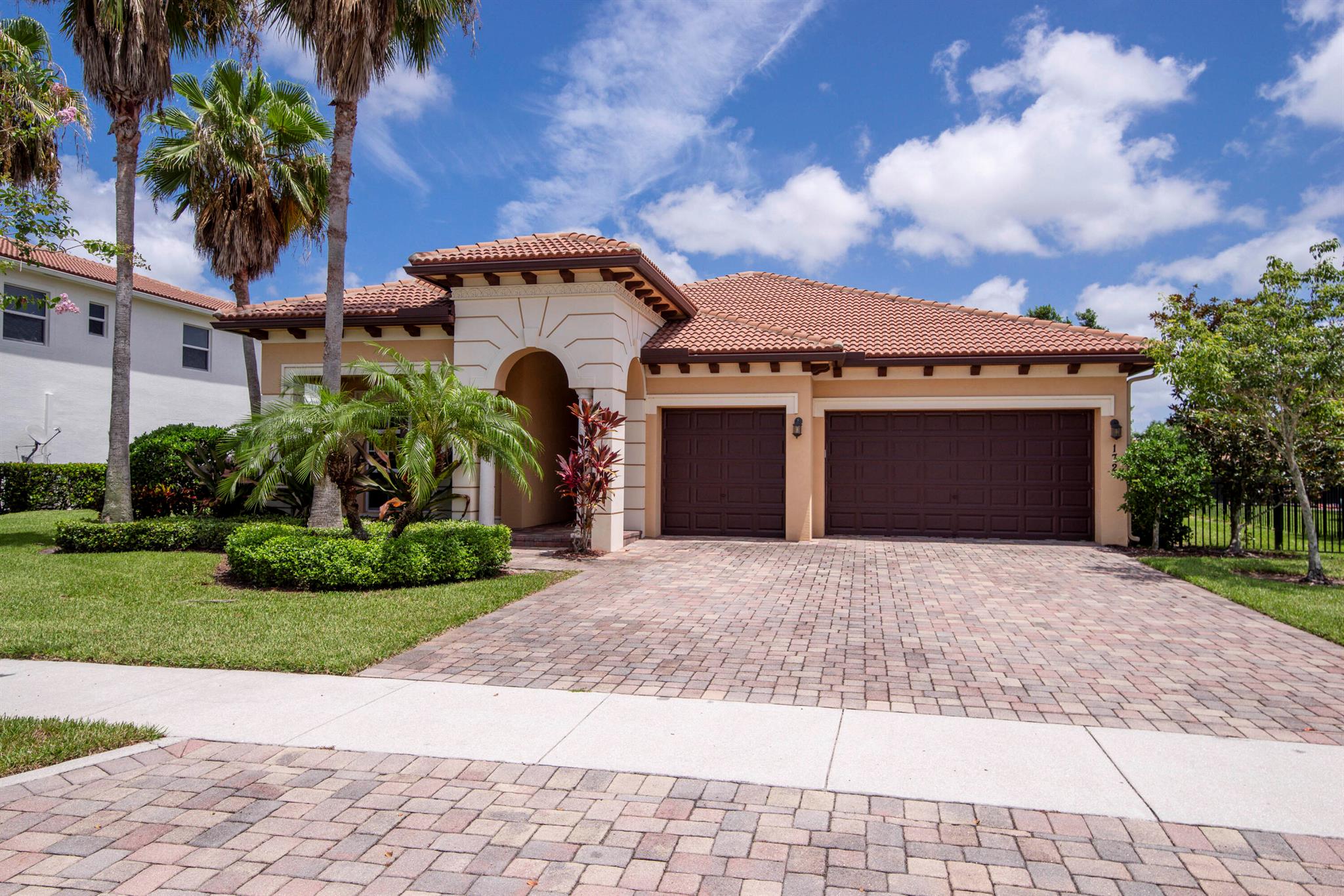 Showcase Image of listing 172 Manor Circle