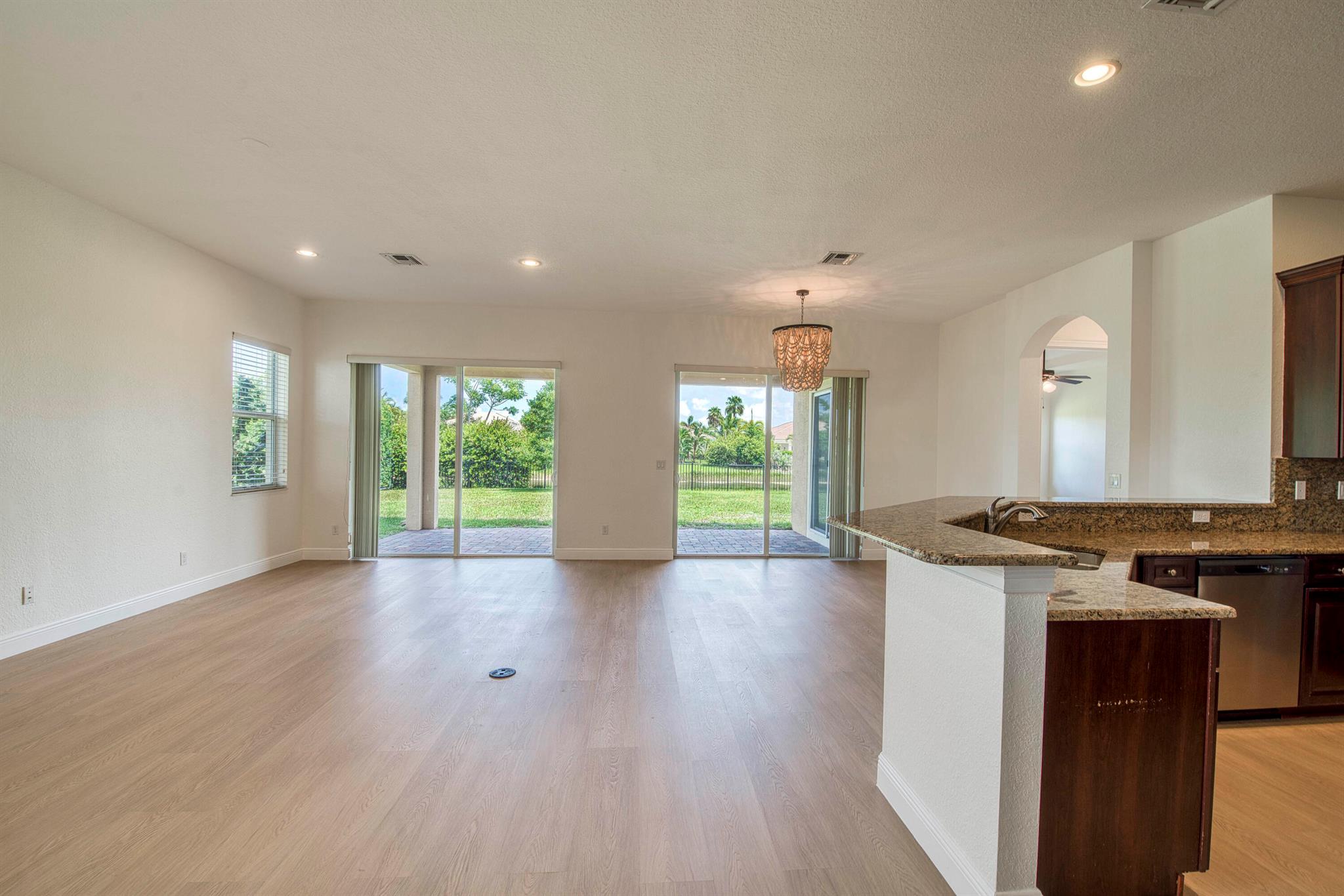 Image to showcase the property located at 172 Manor Circle