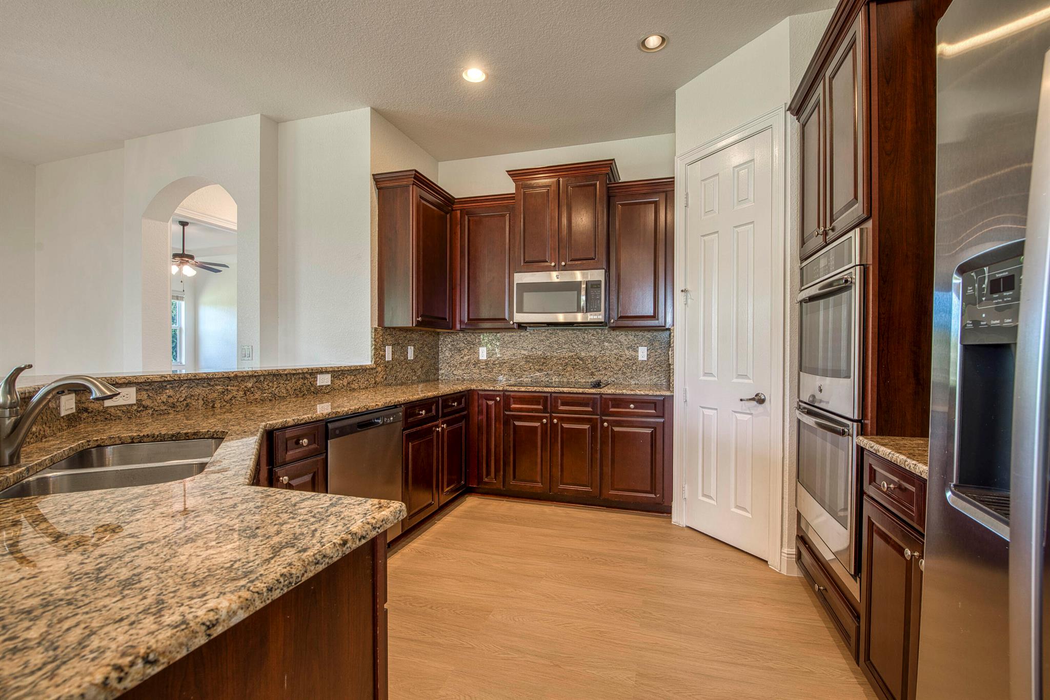 Image to showcase the property located at 172 Manor Circle