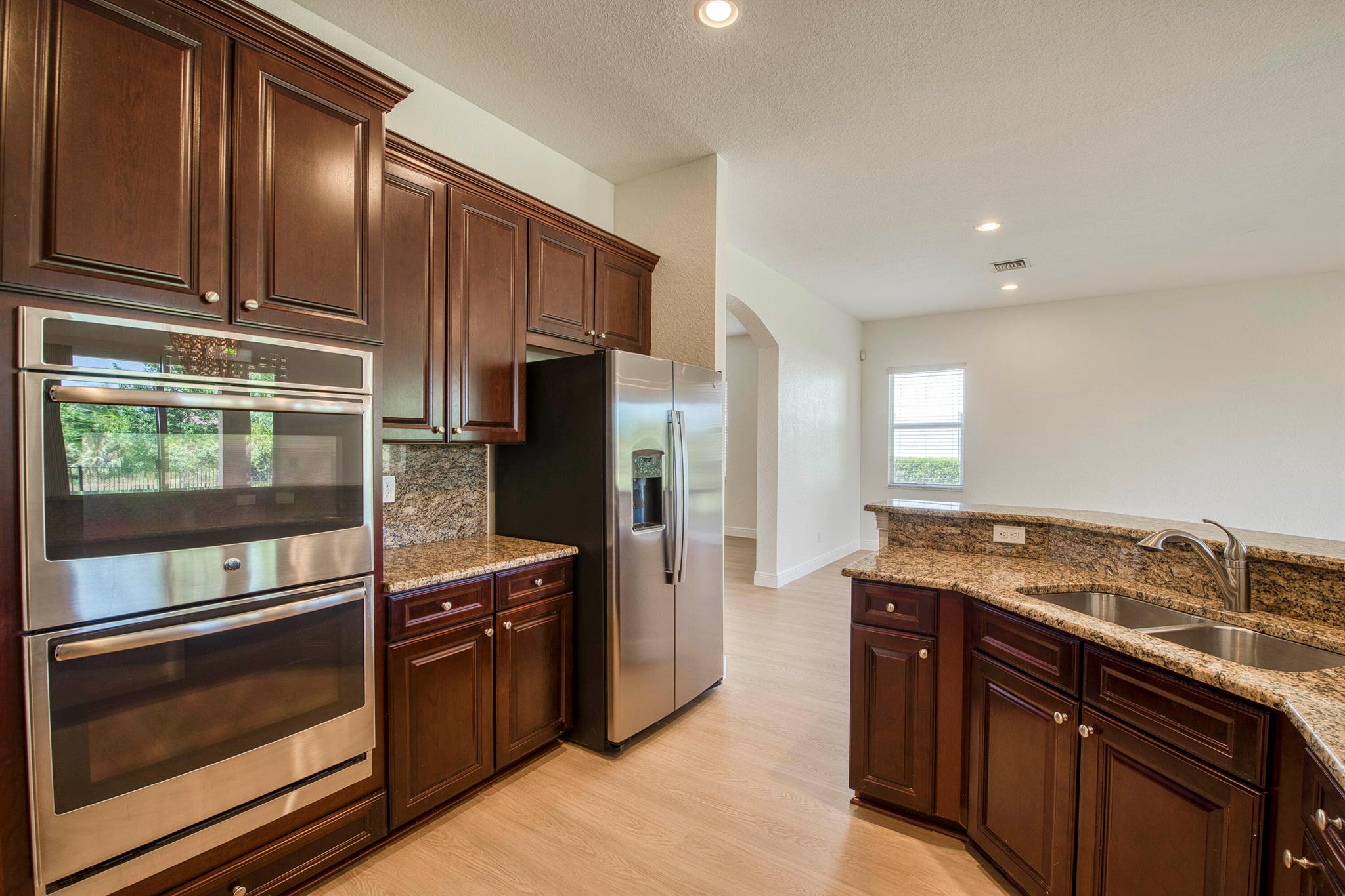 Image to showcase the property located at 172 Manor Circle
