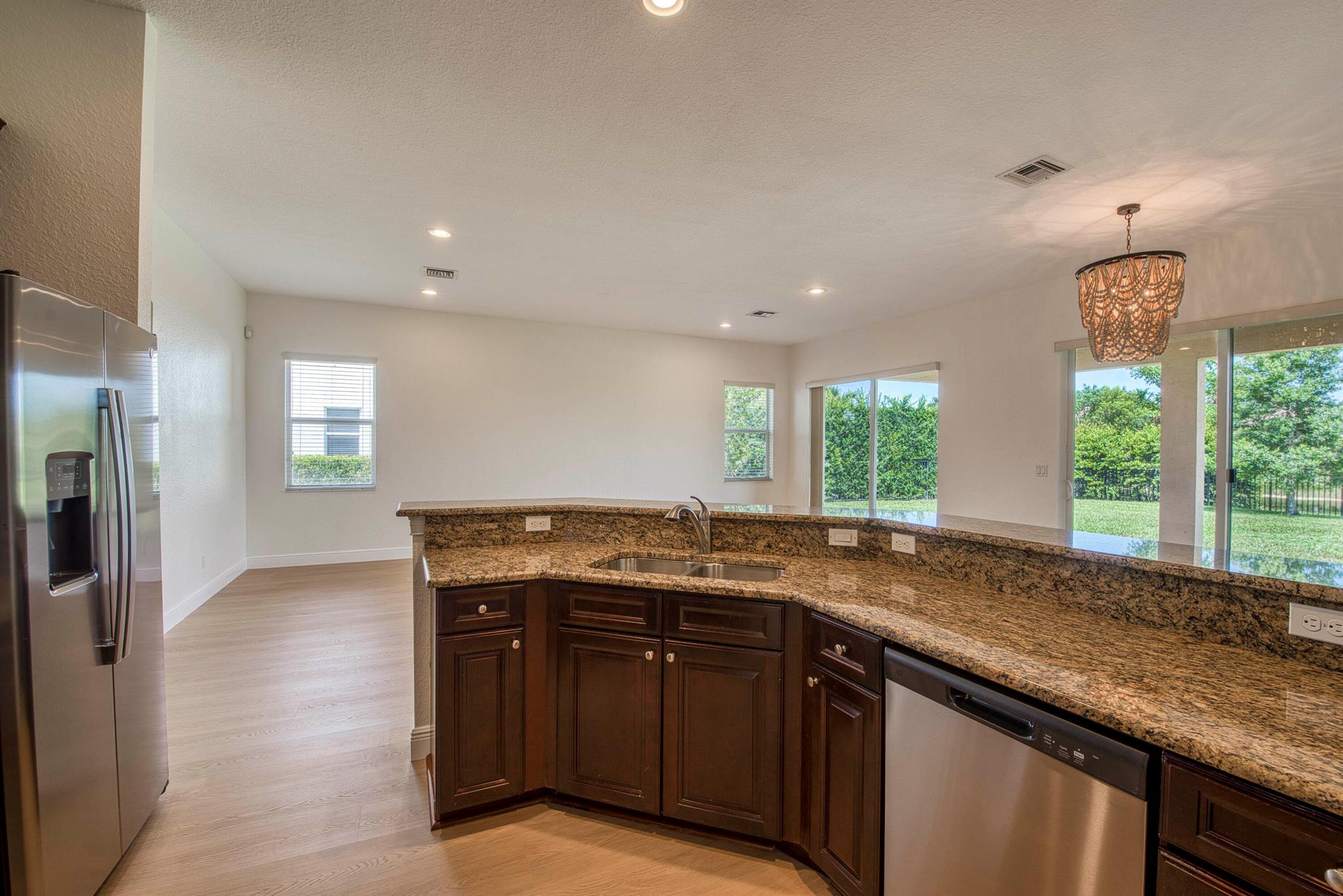 Image to showcase the property located at 172 Manor Circle