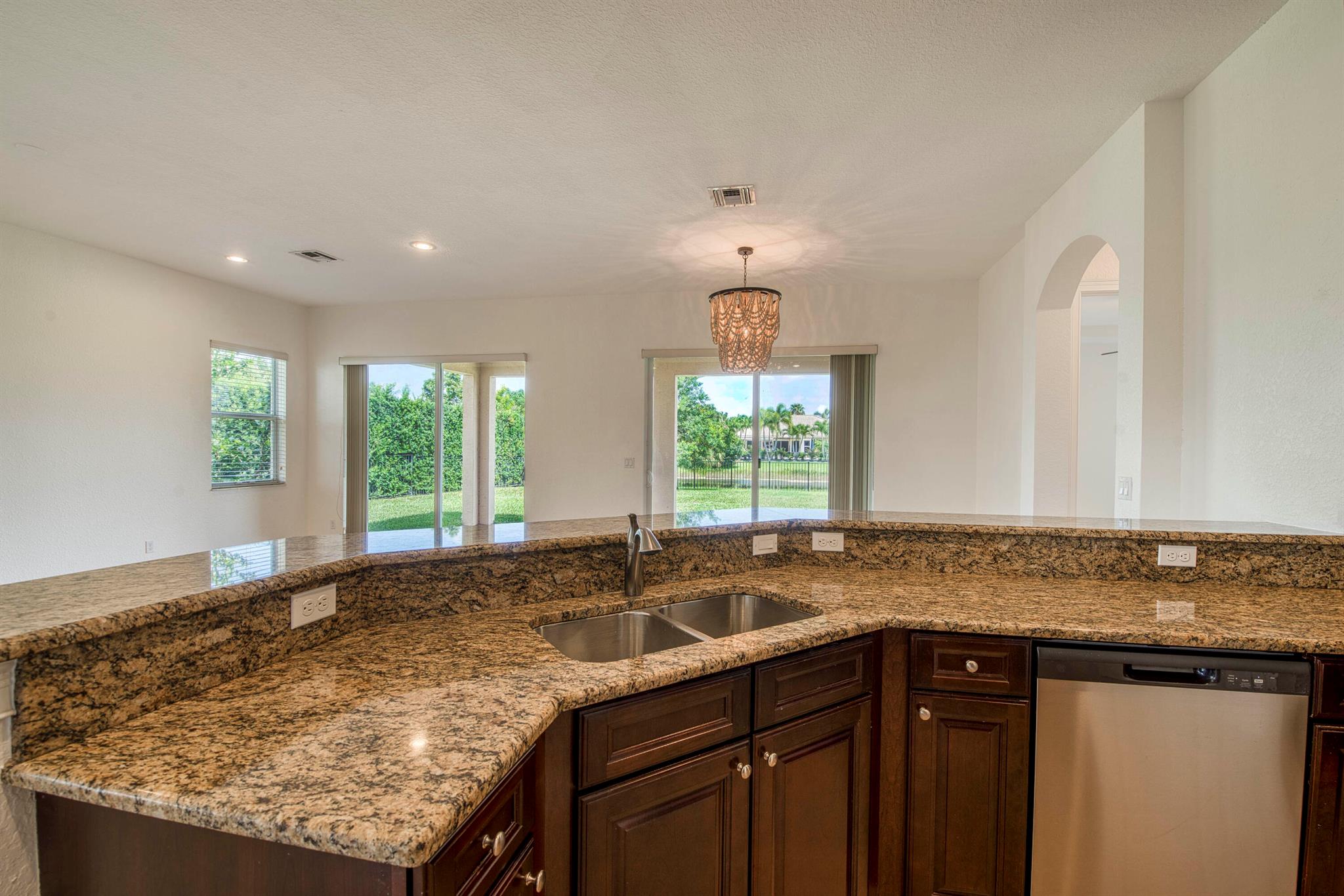 Image to showcase the property located at 172 Manor Circle