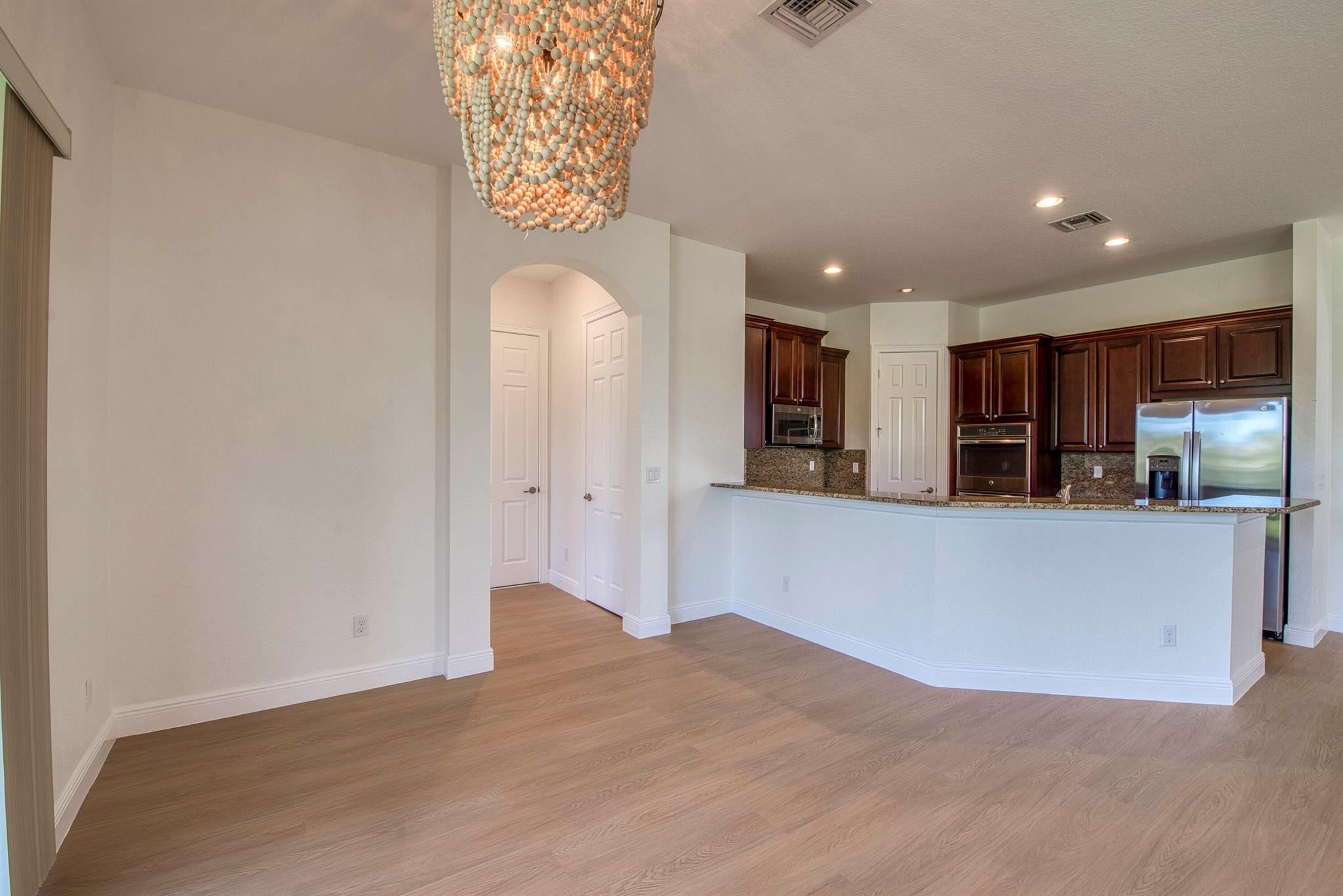 Image to showcase the property located at 172 Manor Circle
