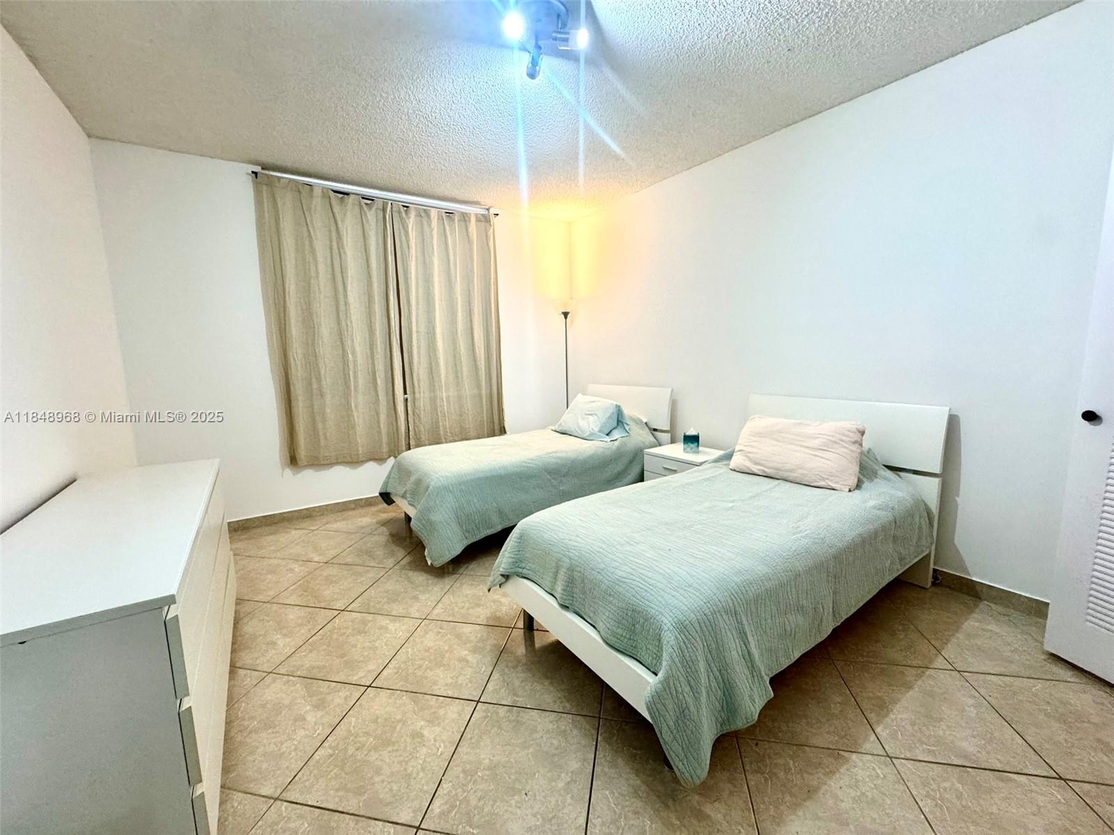Aventura FL 33180 - A11848968