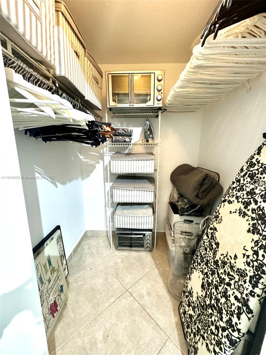 Aventura FL 33180 - A11848968