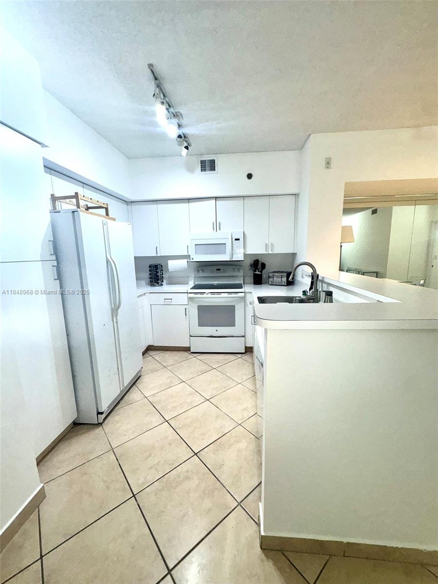 Aventura FL 33180 - A11848968