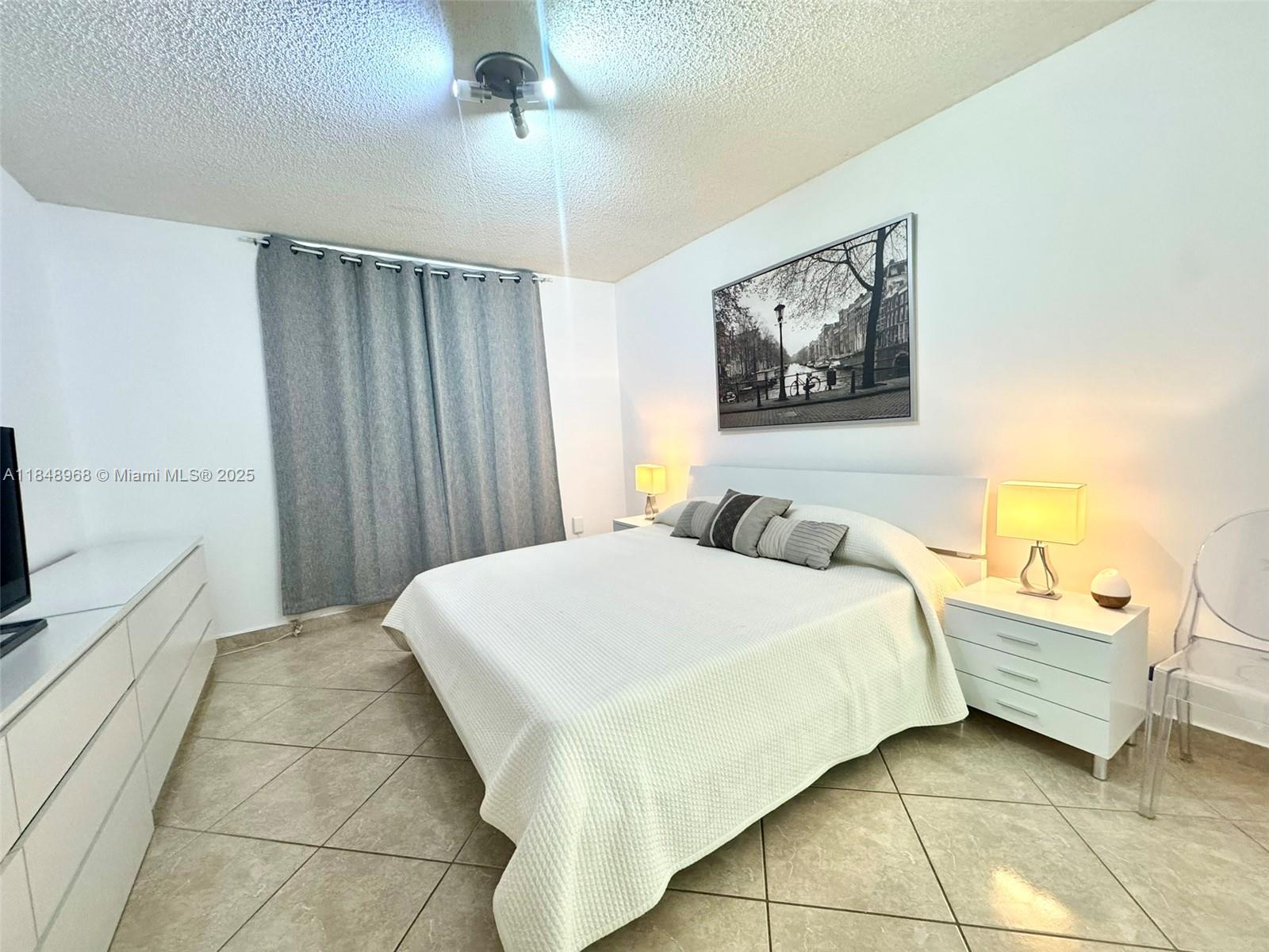 Aventura FL 33180 - A11848968