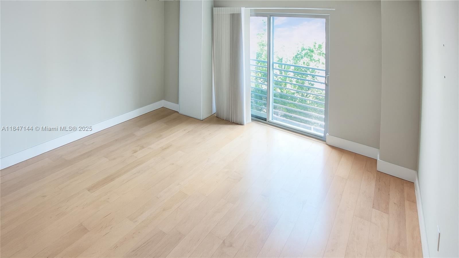 7744 Collins Ave 21
