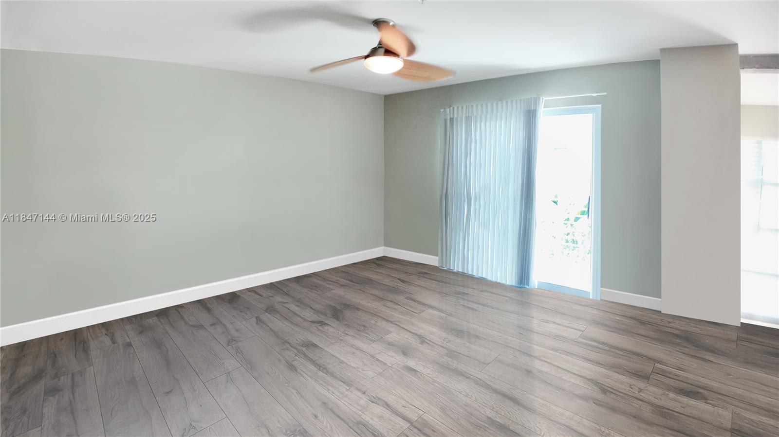 7744 Collins Ave 21
