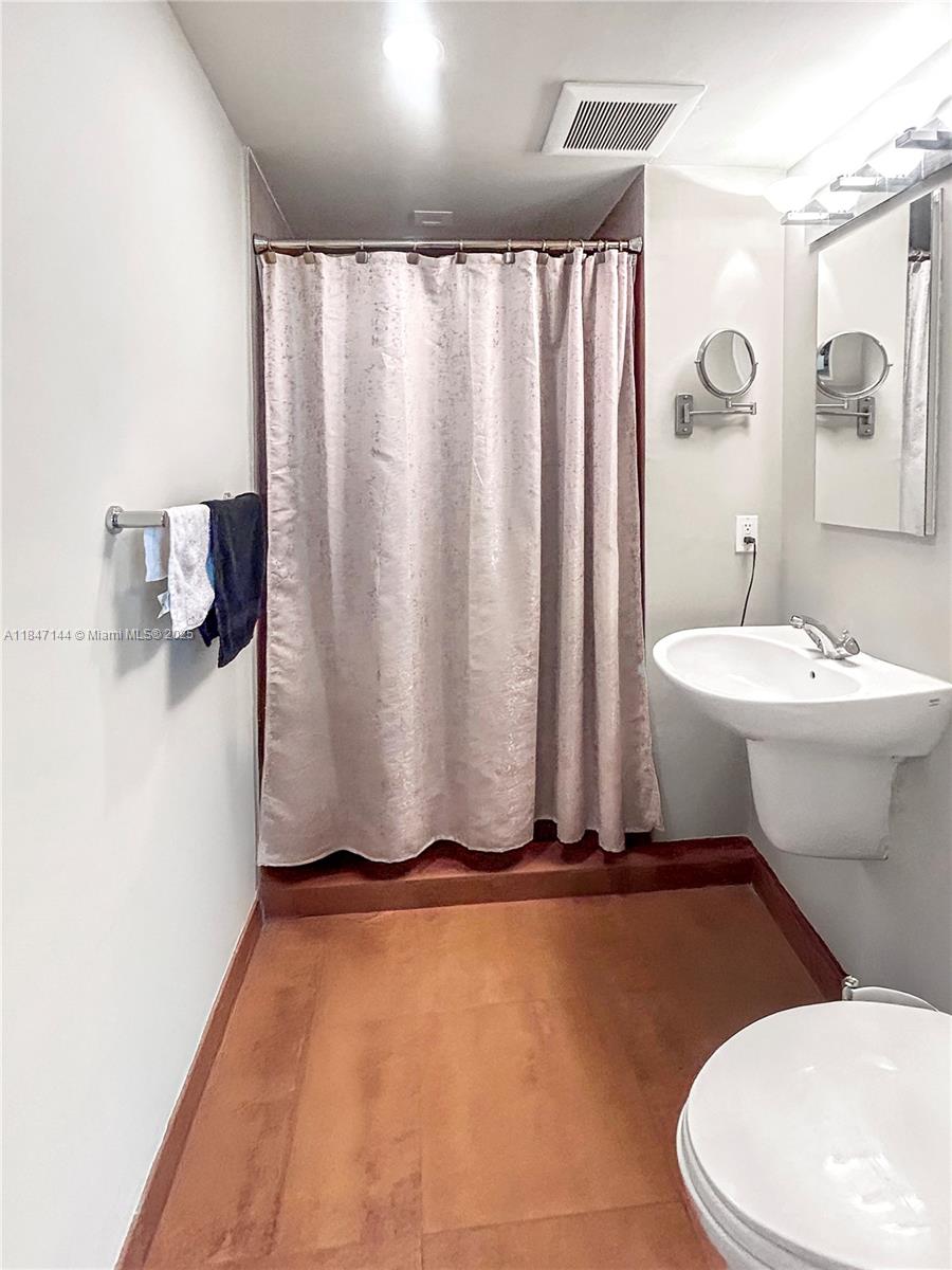 7744 Collins Ave 21