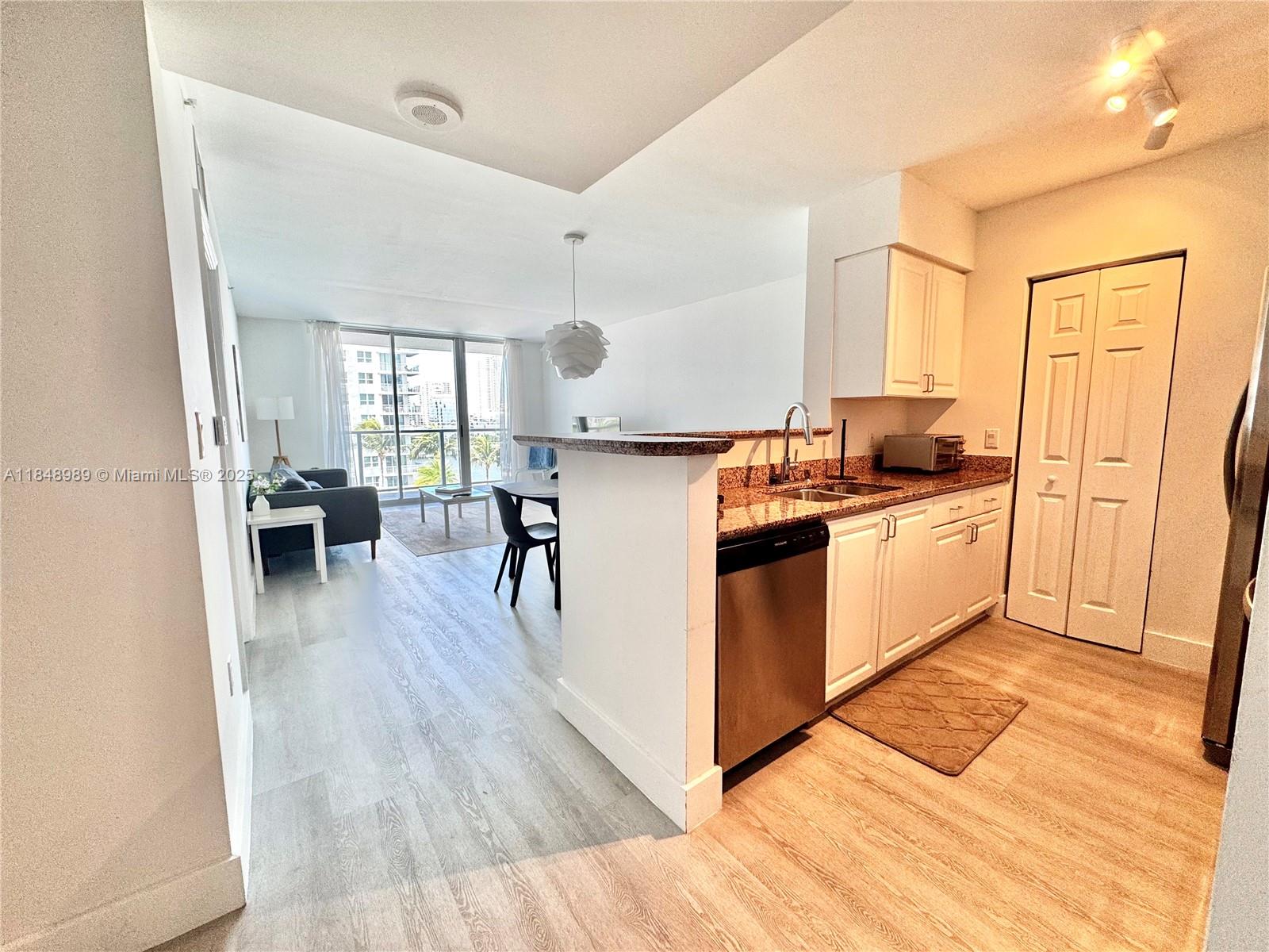 1155 Brickell Bay Dr Unit 906, Miami, Florida 33131