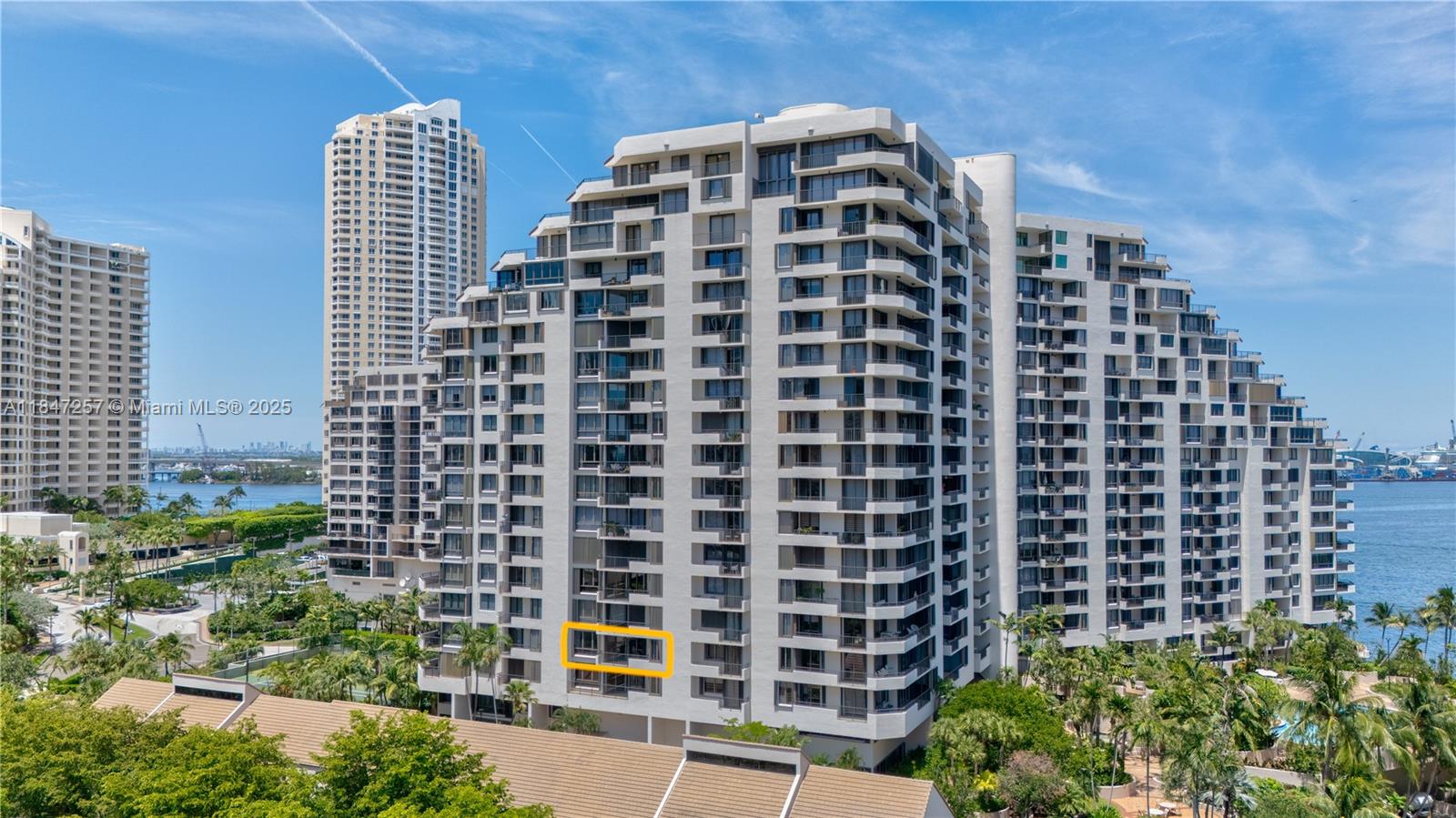 Apartamento à Venda em Miami, FL