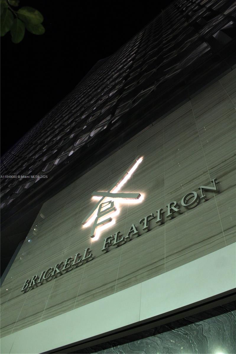 1000 Brickell Plz Unit 1906, Miami, Florida 33131