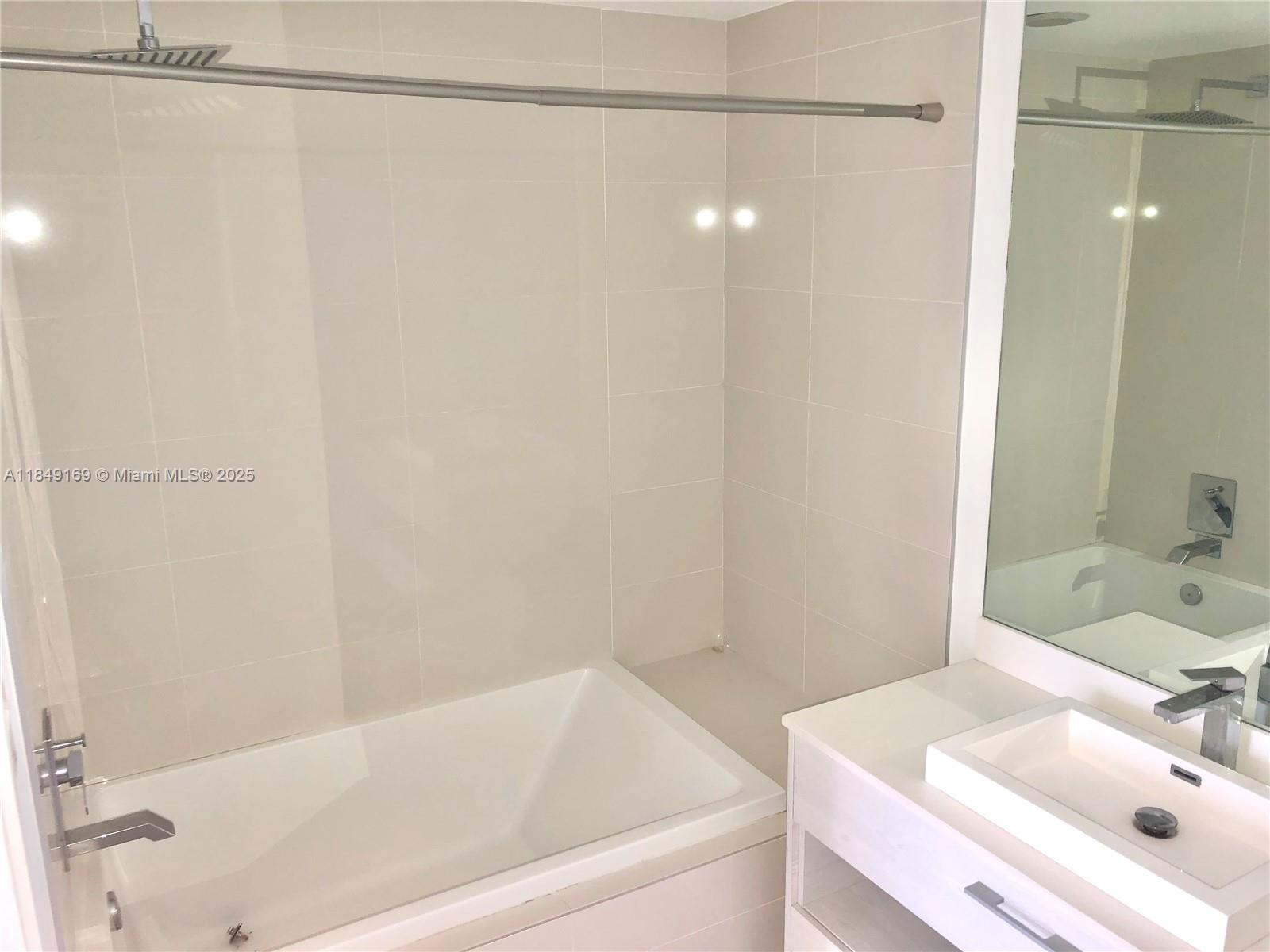 55 SW 9th St #1704, Miami FL 33130