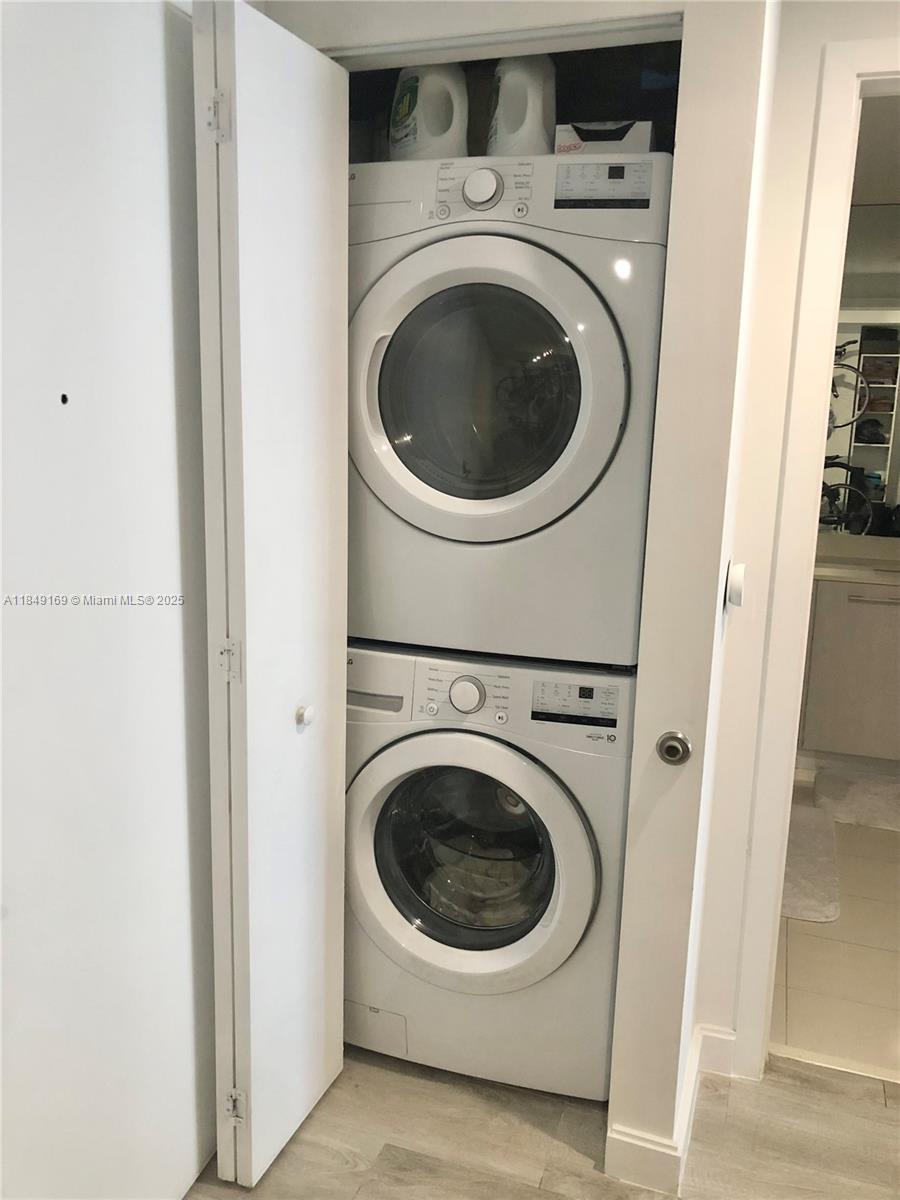 55 SW 9th St #1704, Miami FL 33130