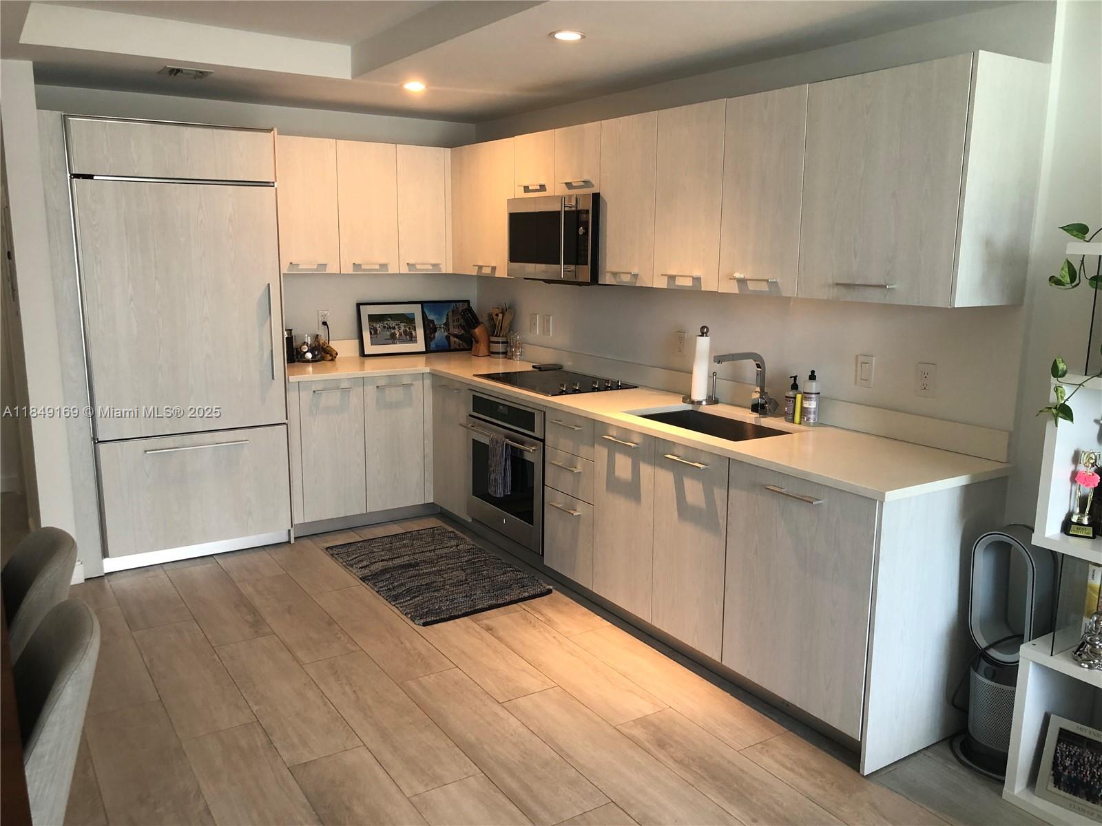 55 SW 9th St #1704, Miami FL 33130