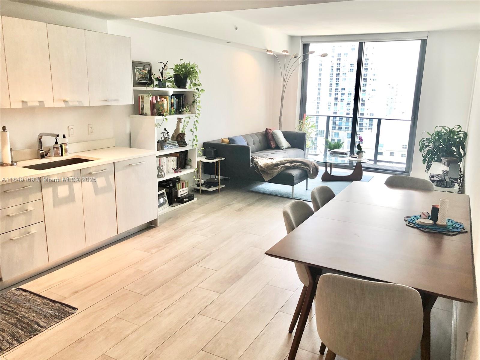 55 SW 9th St #1704, Miami FL 33130