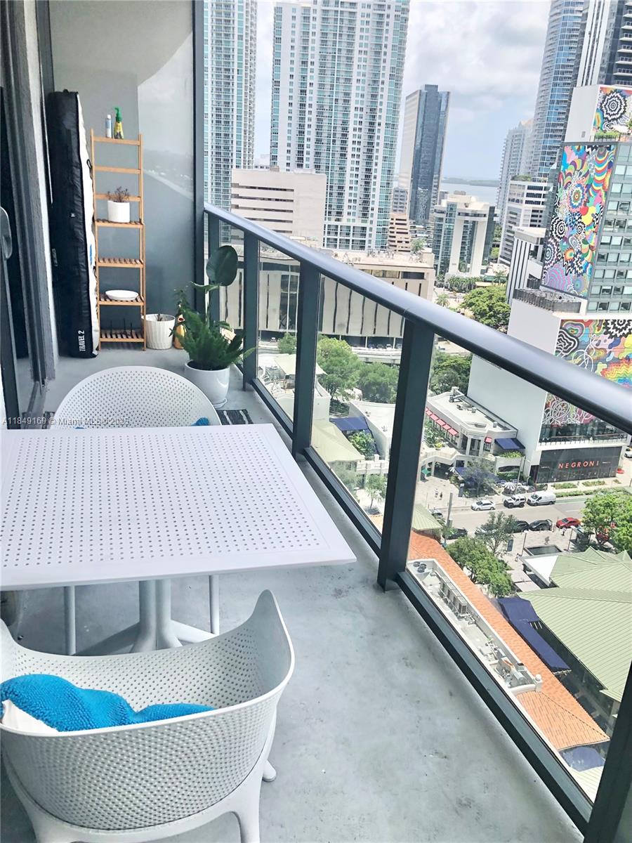 55 SW 9th St #1704, Miami FL 33130