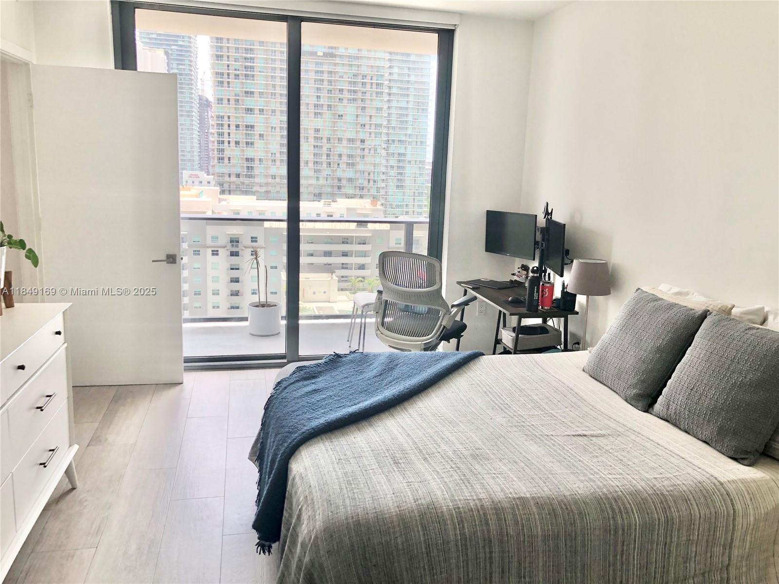 55 SW 9th St #1704, Miami FL 33130