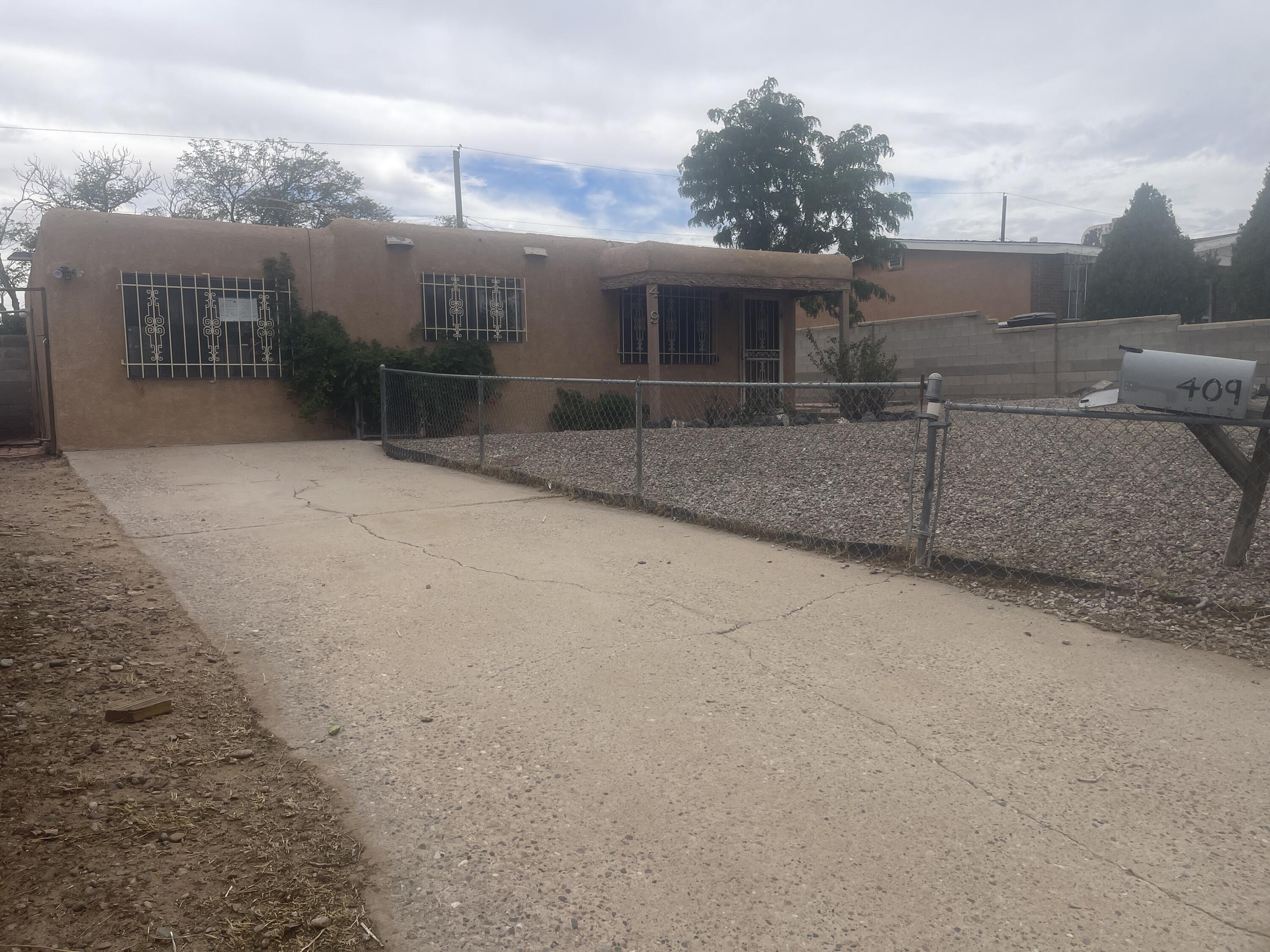 Great location, Perfect opportunity! With your special touch you have a possiblity for some equity and a great investment. This home feature 2 bedrooms, with a possibilty of 3 bedrooms. Nice size yard.