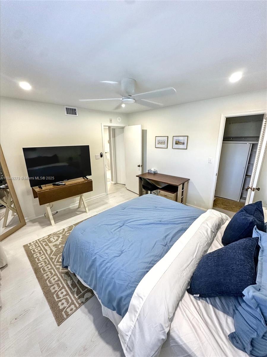 3051 NE 48th St 307