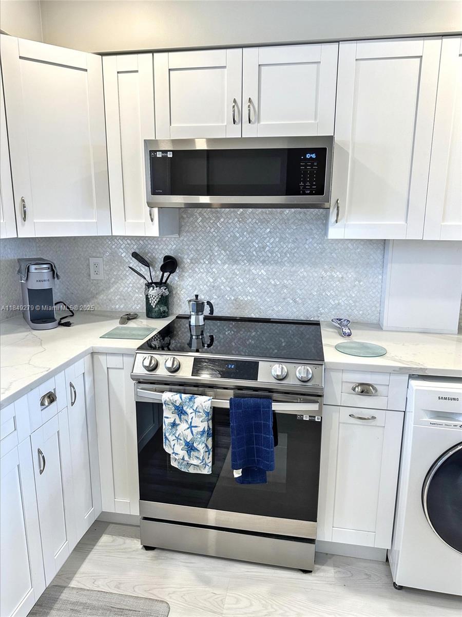 3051 NE 48th St 307