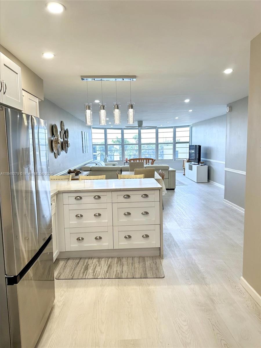 3051 NE 48th St 307