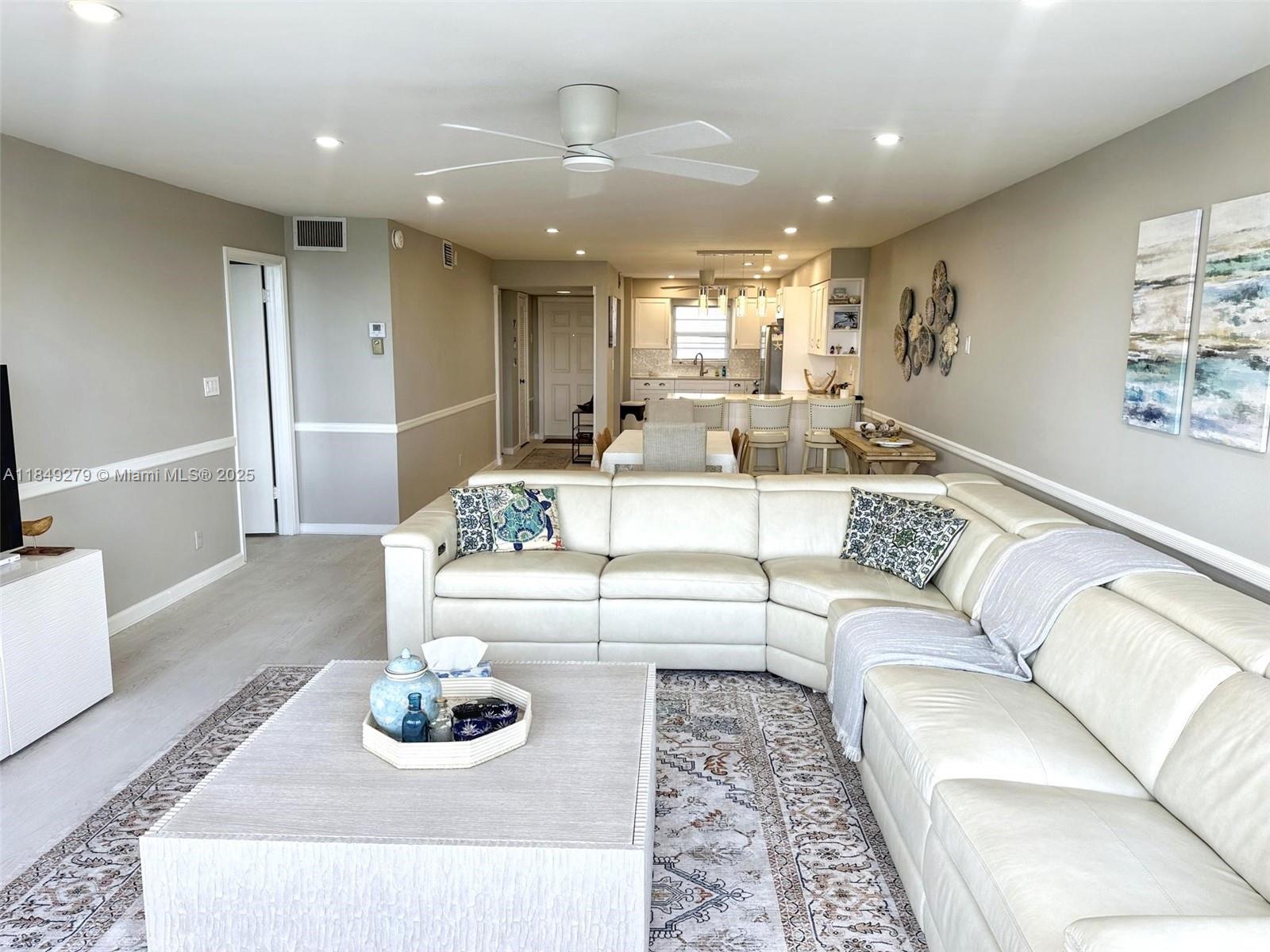 3051 NE 48th St 307