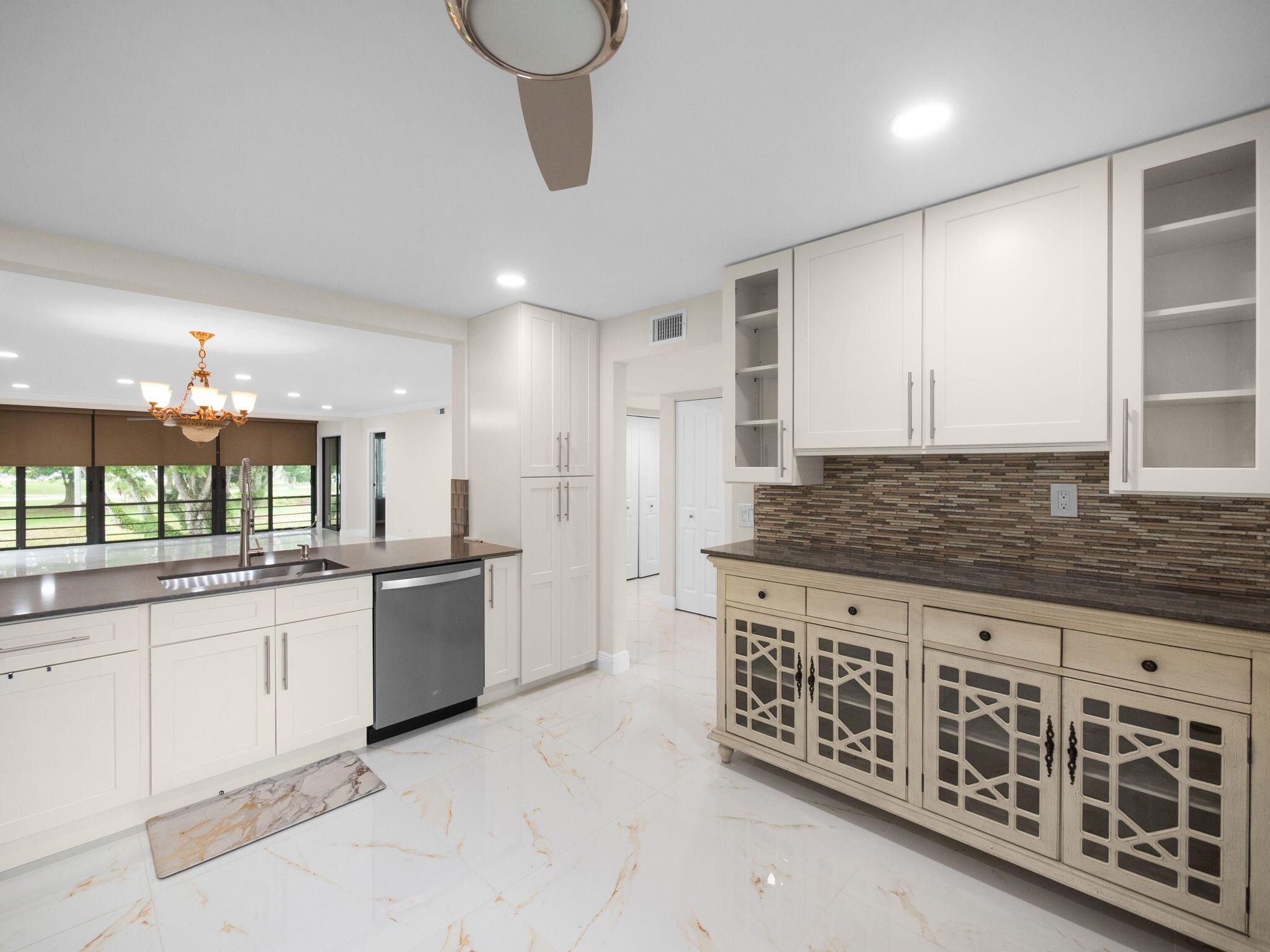 Homes for sale in Boynton Beach, FL | 5547 Fairway Park Dr #203, Boynton Beach, FL 33437 | MLS# R11111429