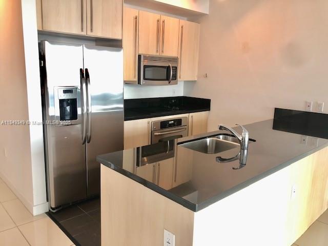 79 SW 12th St #1010, Miami FL 33130
