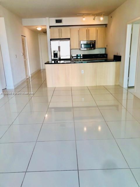 79 SW 12th St #1010, Miami FL 33130
