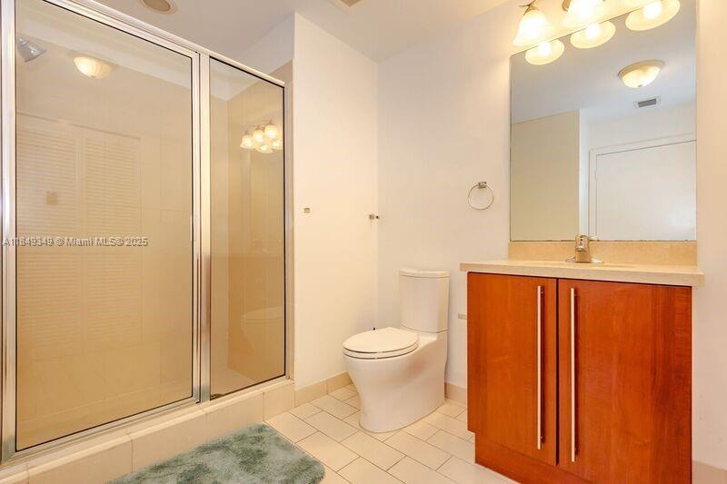 79 SW 12th St #1010, Miami FL 33130