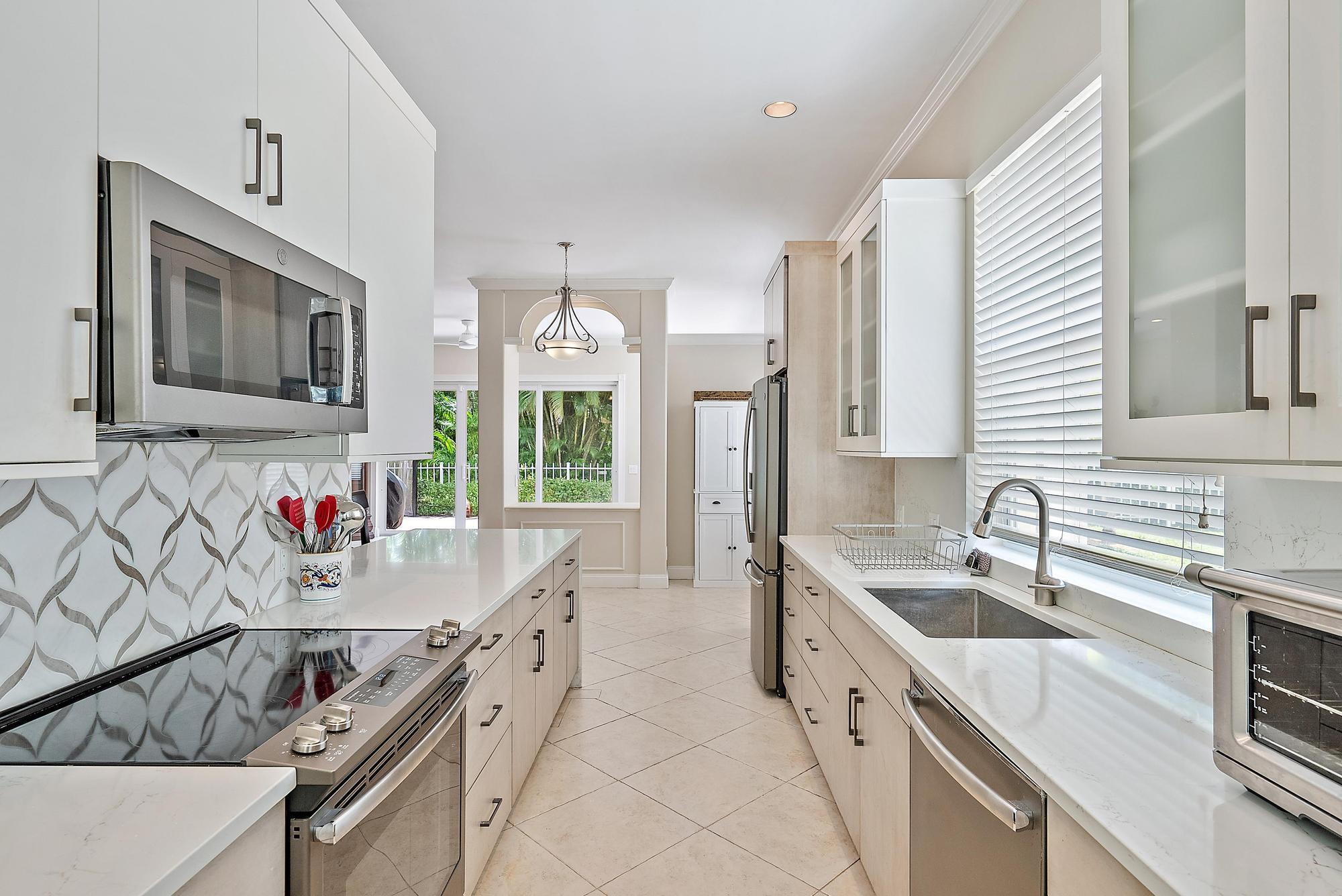 Image to showcase the property located at 124 S Hampton Drive