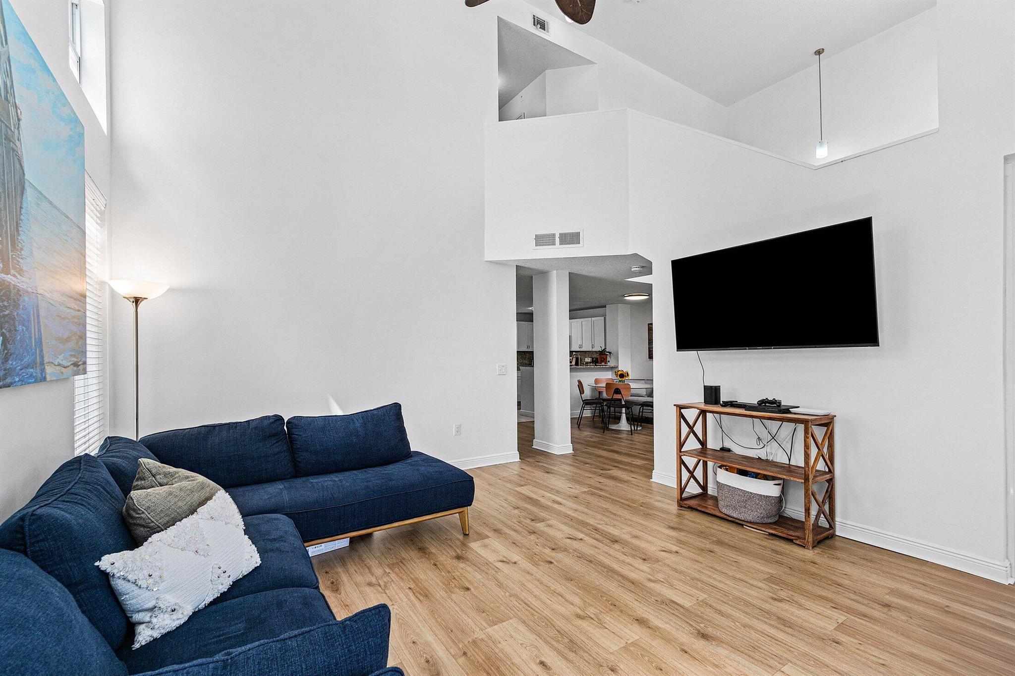 Image to showcase the property located at 1136 Town Center Drive 25