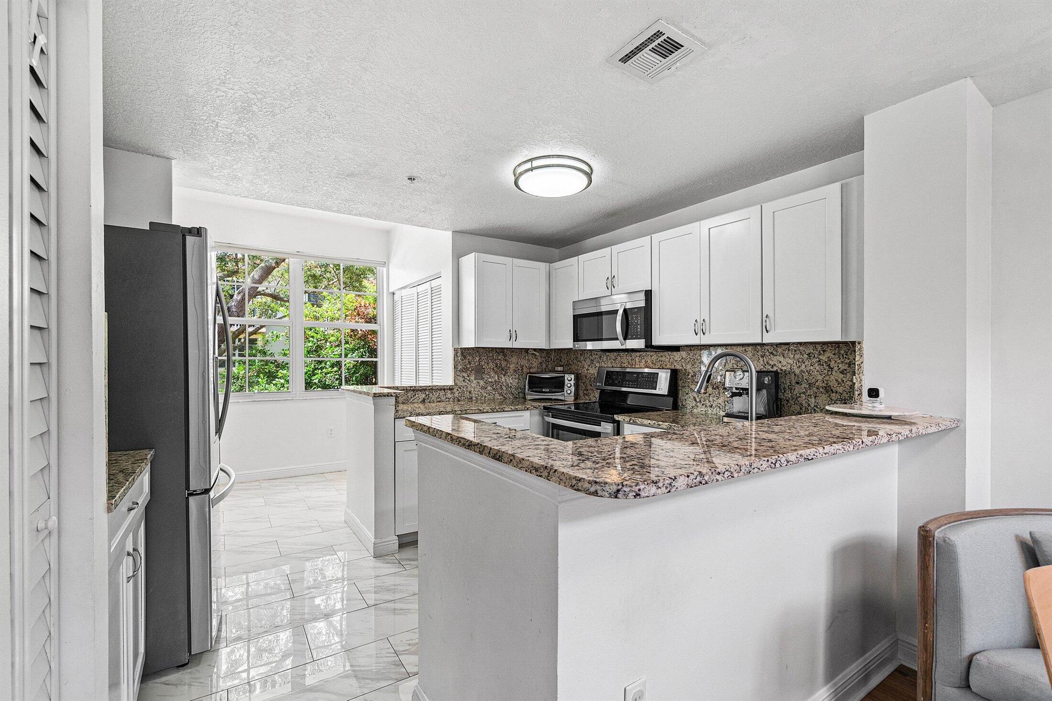 Image to showcase the property located at 1136 Town Center Drive 25