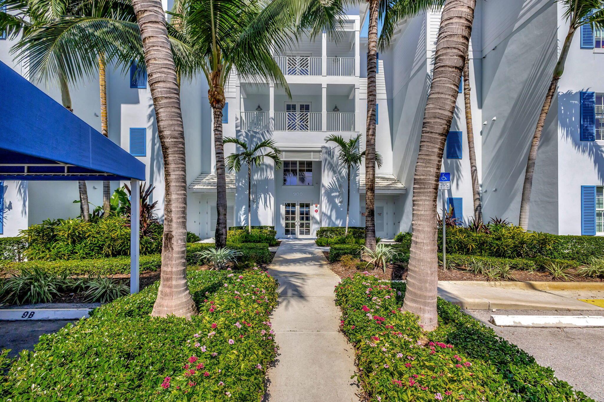Image to showcase the property located at 914 Bay Colony Drive S