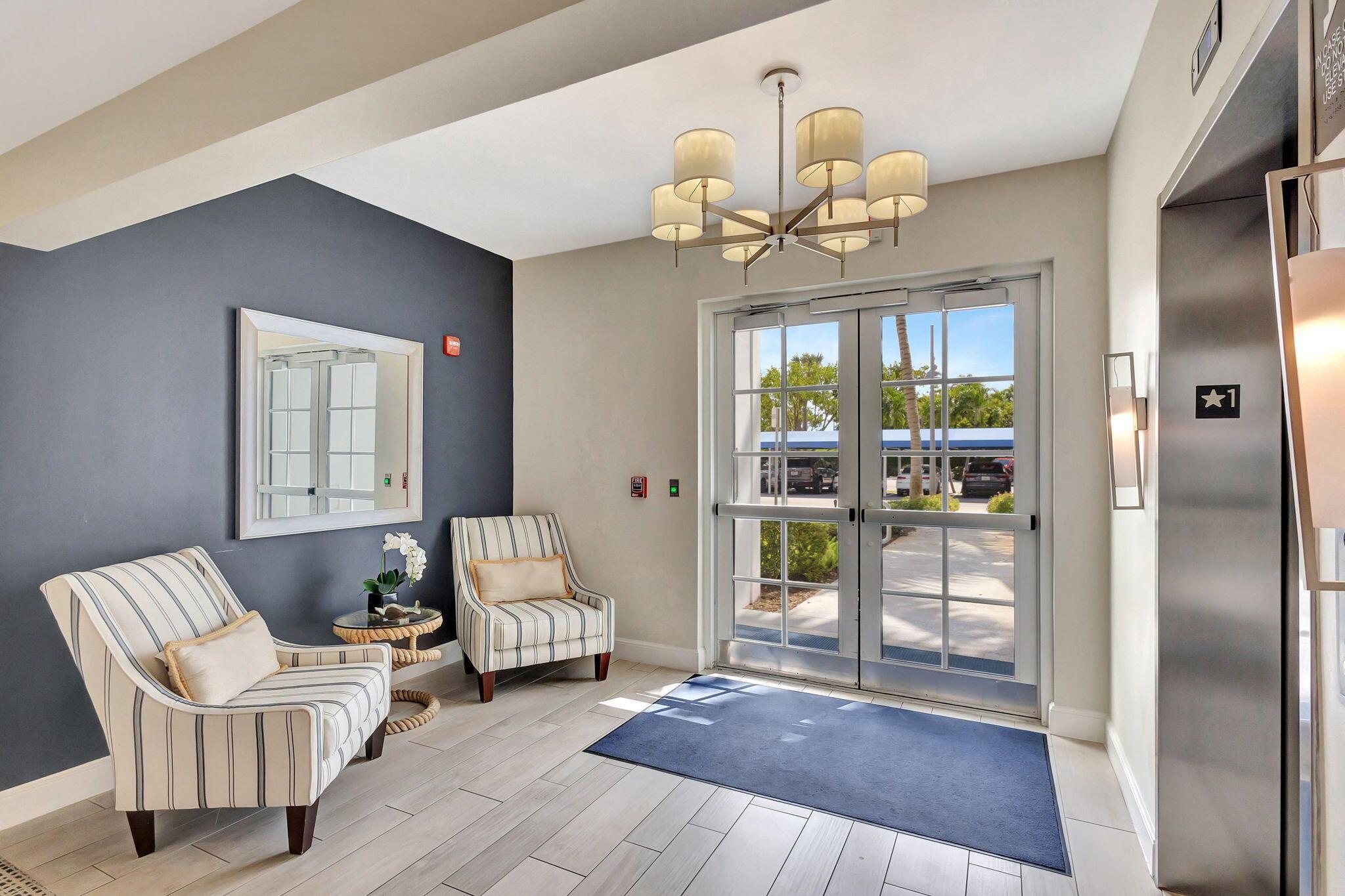 Image to showcase the property located at 914 Bay Colony Drive S