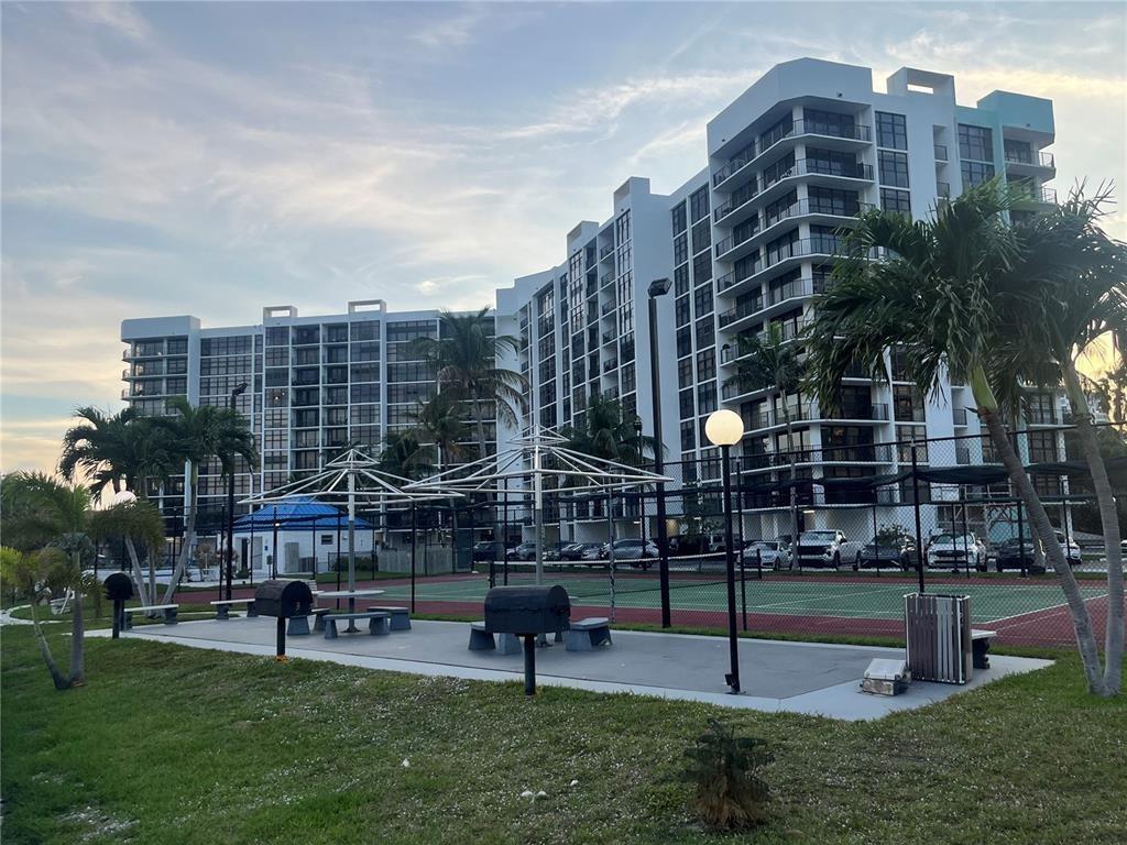 200 Leslie Towers Of Ocea