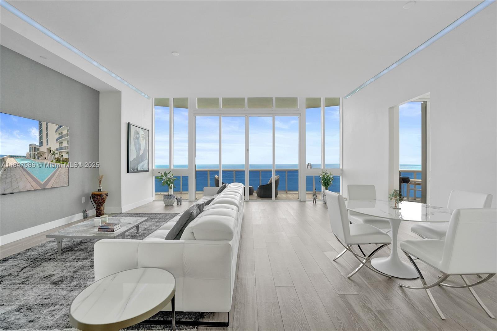 Apartamento à Venda em Sunny Isles Beach, FL